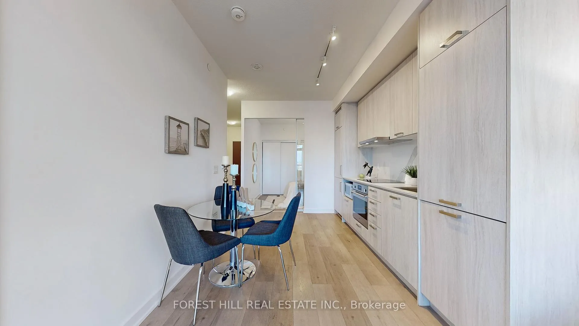 Photo 8 of Unit 818, 38 Honeycrisp Crescent, Vaughan, Vaughan Corporate Centre — HOMEH