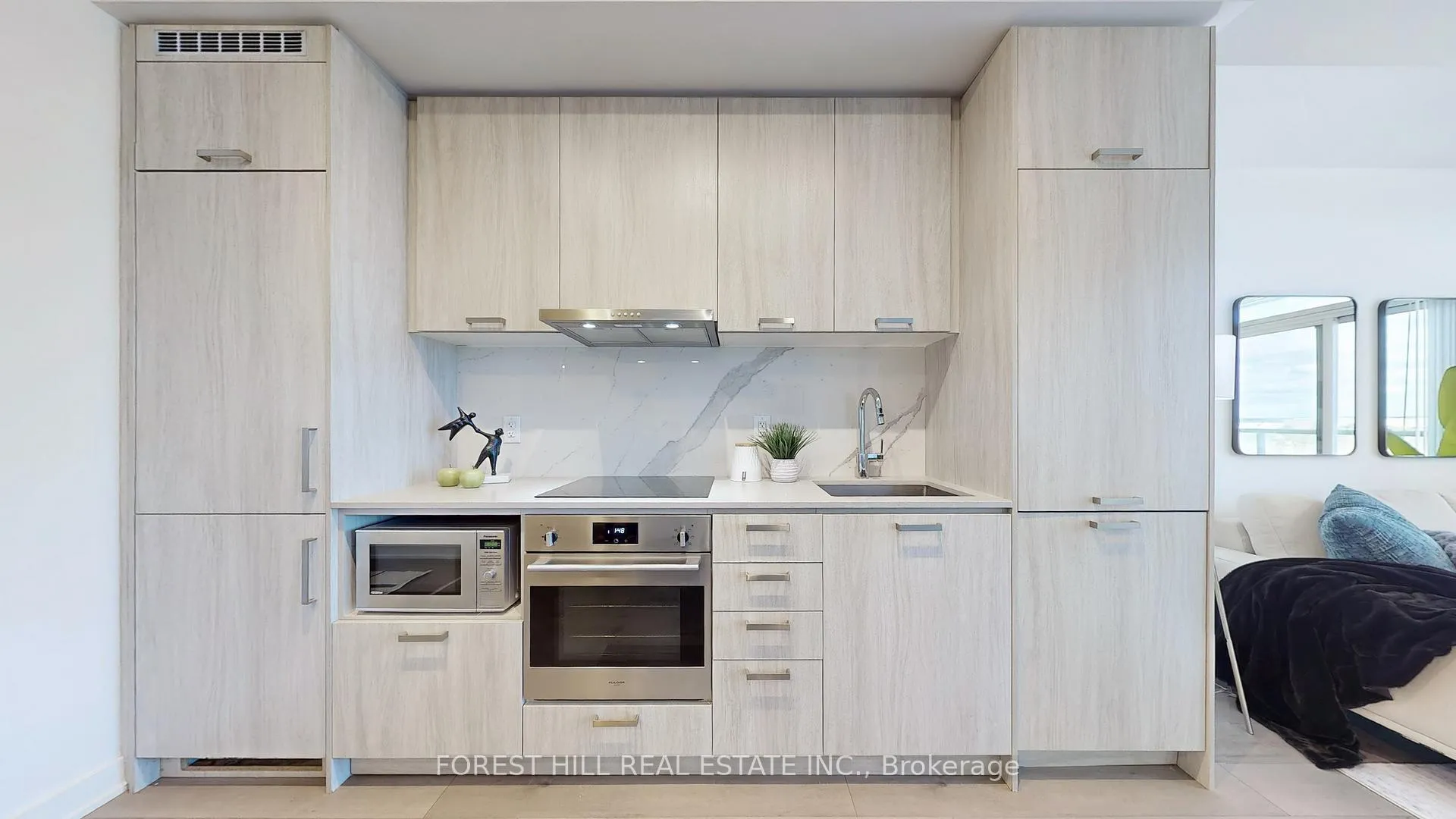 Photo 9 of Unit 818, 38 Honeycrisp Crescent, Vaughan, Vaughan Corporate Centre — HOMEH
