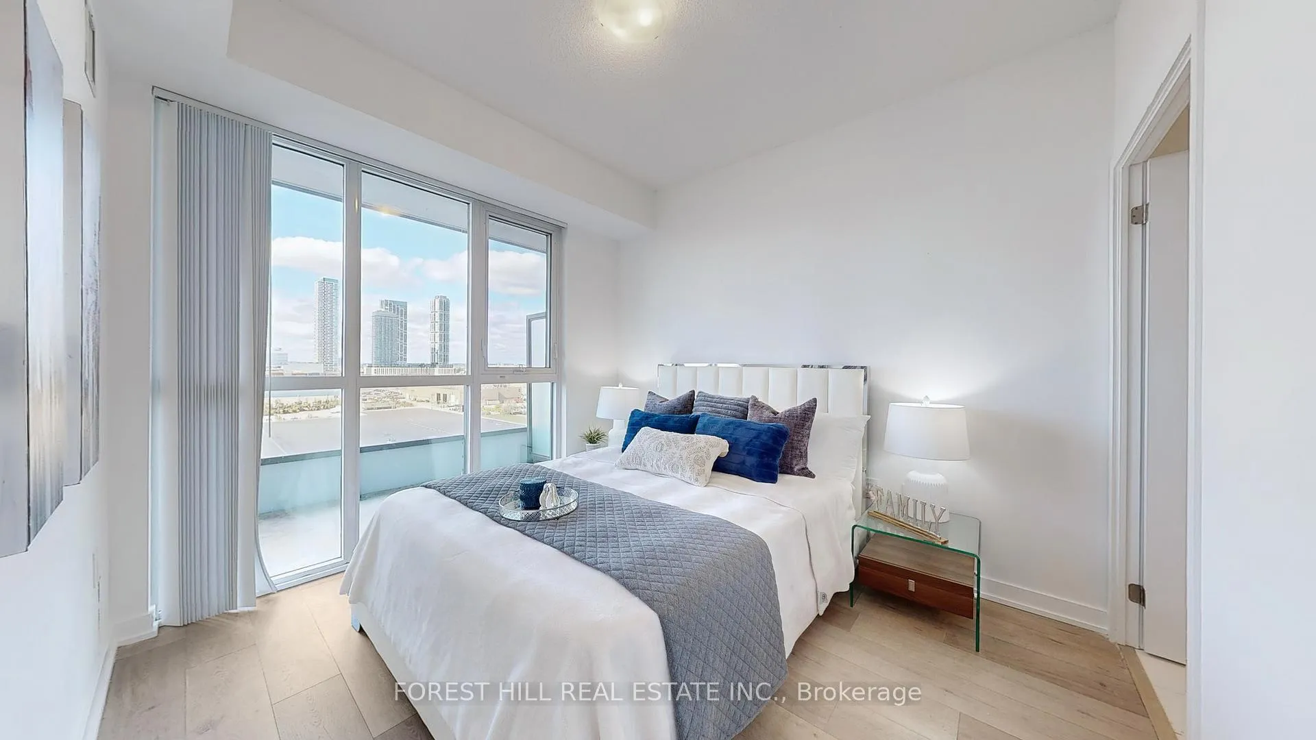 Photo 10 of Unit 818, 38 Honeycrisp Crescent, Vaughan, Vaughan Corporate Centre — HOMEH