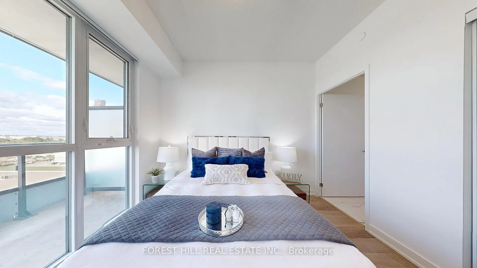 Photo 11 of Unit 818, 38 Honeycrisp Crescent, Vaughan, Vaughan Corporate Centre — HOMEH