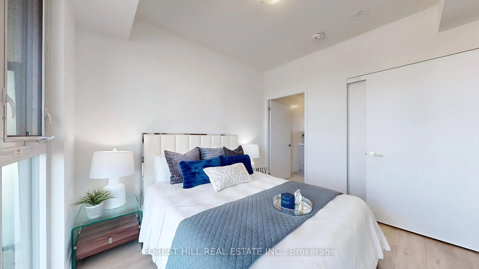 Photo 12 of Unit 818, 38 Honeycrisp Crescent, Vaughan, Vaughan Corporate Centre — HOMEH