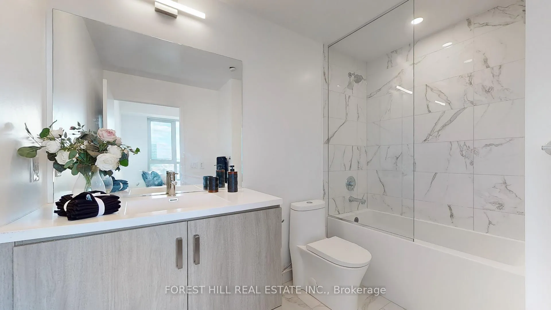 Photo 14 of Unit 818, 38 Honeycrisp Crescent, Vaughan, Vaughan Corporate Centre — HOMEH