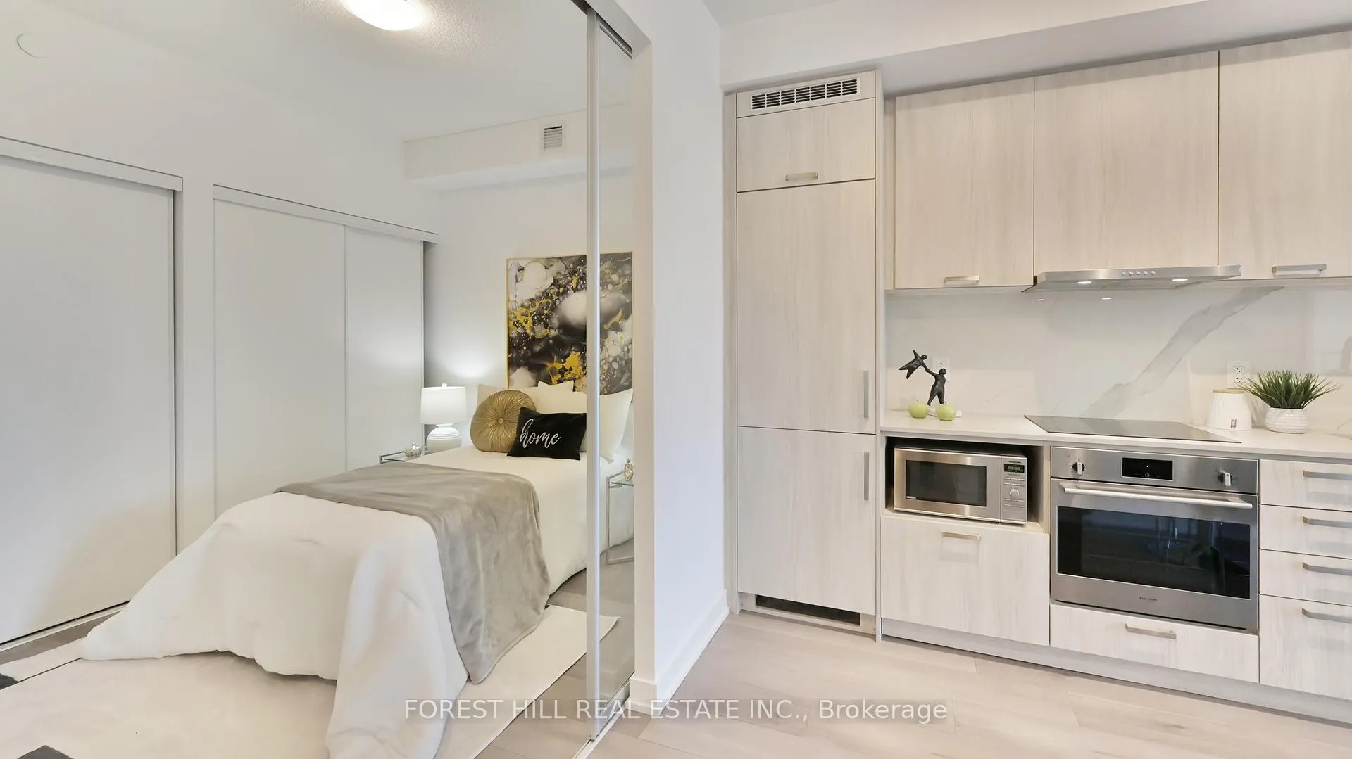 Photo 15 of Unit 818, 38 Honeycrisp Crescent, Vaughan, Vaughan Corporate Centre — HOMEH