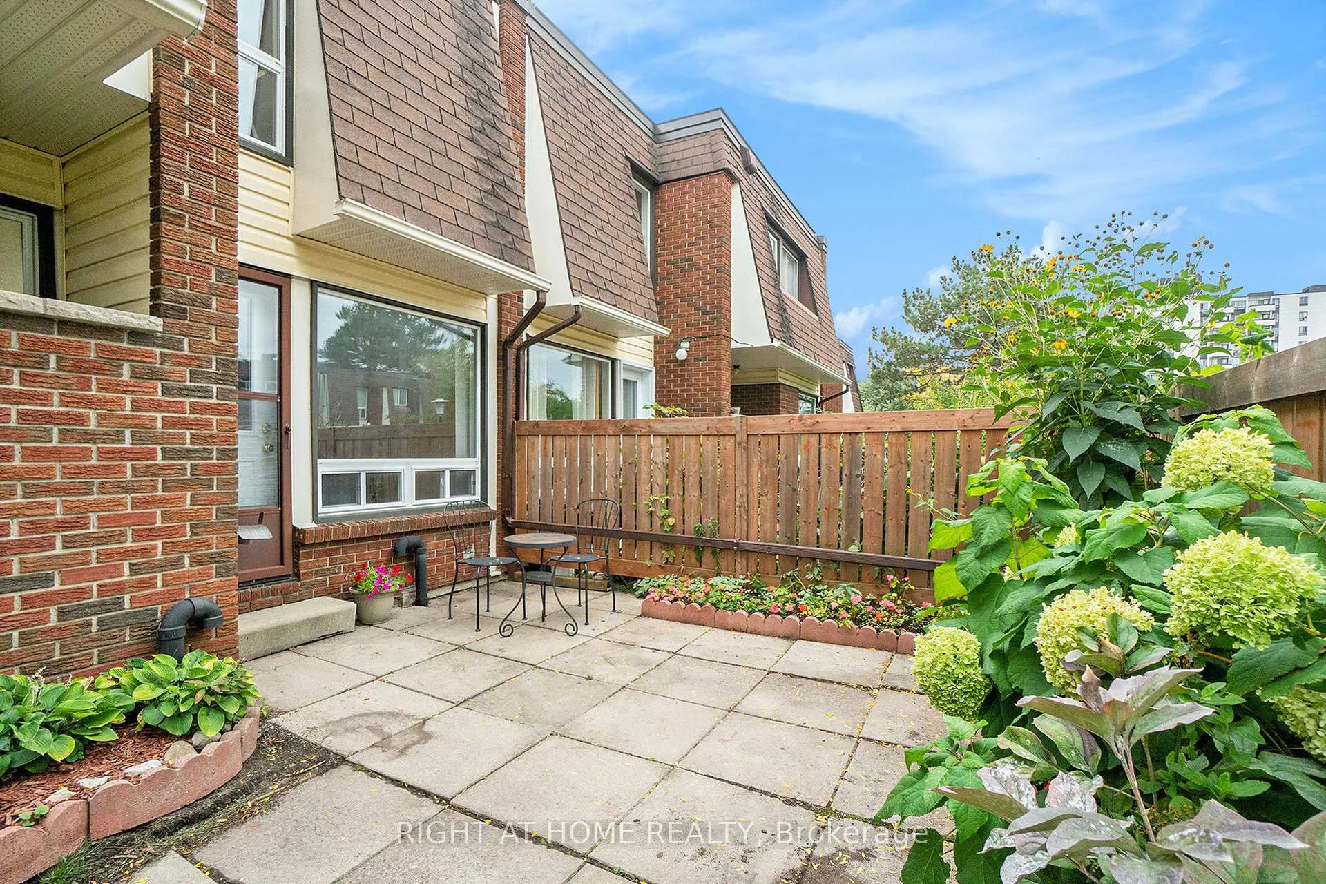 Photo 2 of Unit 59, 2939 Fairlea Crescent, Ottawa, Heron Gate/Industrial Park — HOMEH