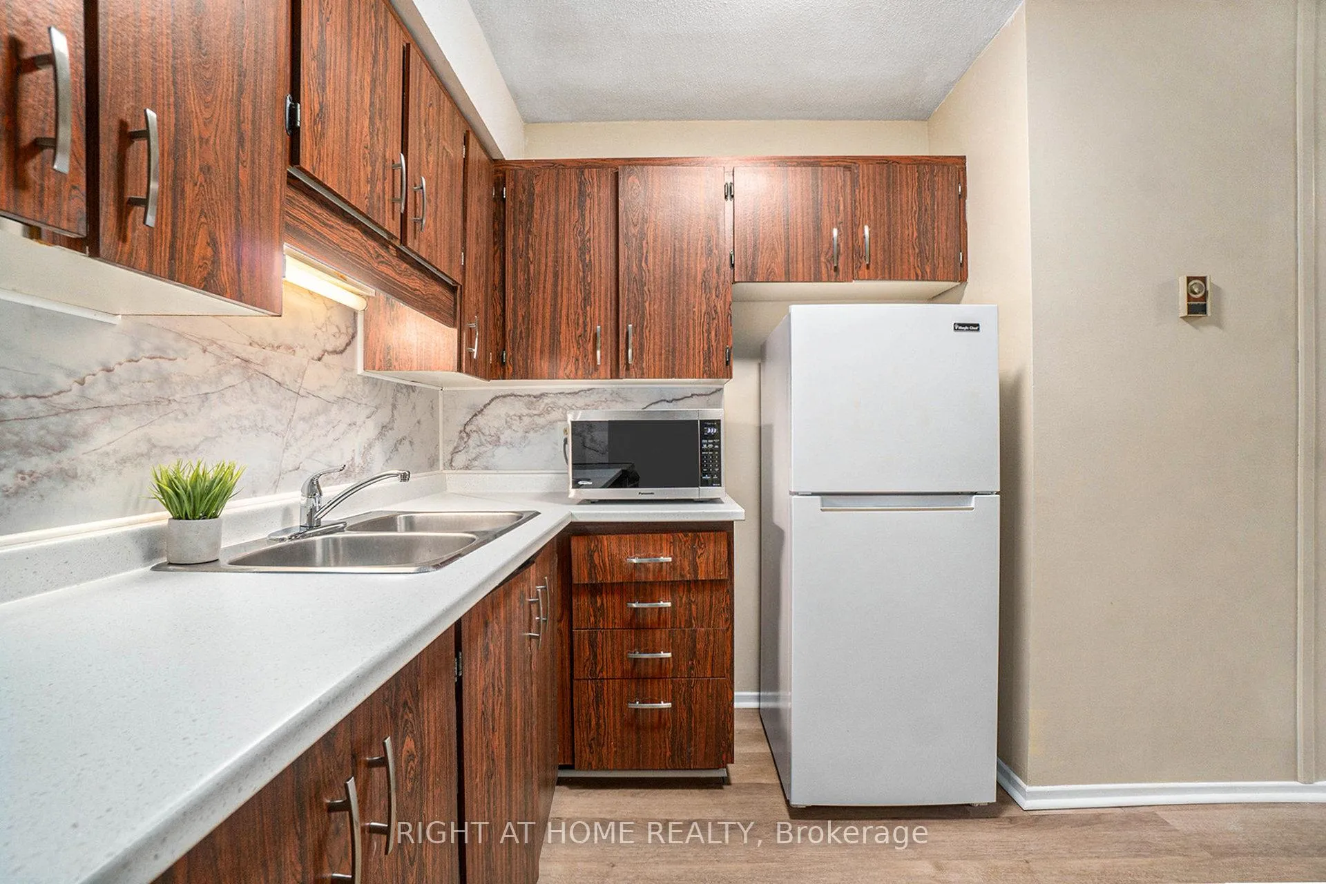 Photo 3 of Unit 59, 2939 Fairlea Crescent, Ottawa, Heron Gate/Industrial Park — HOMEH