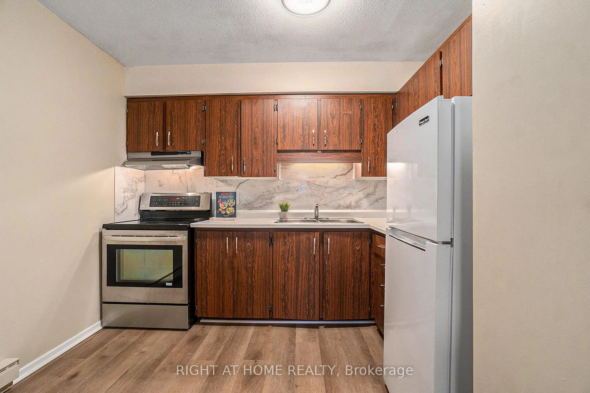 Photo 4 of Unit 59, 2939 Fairlea Crescent, Ottawa, Heron Gate/Industrial Park — HOMEH