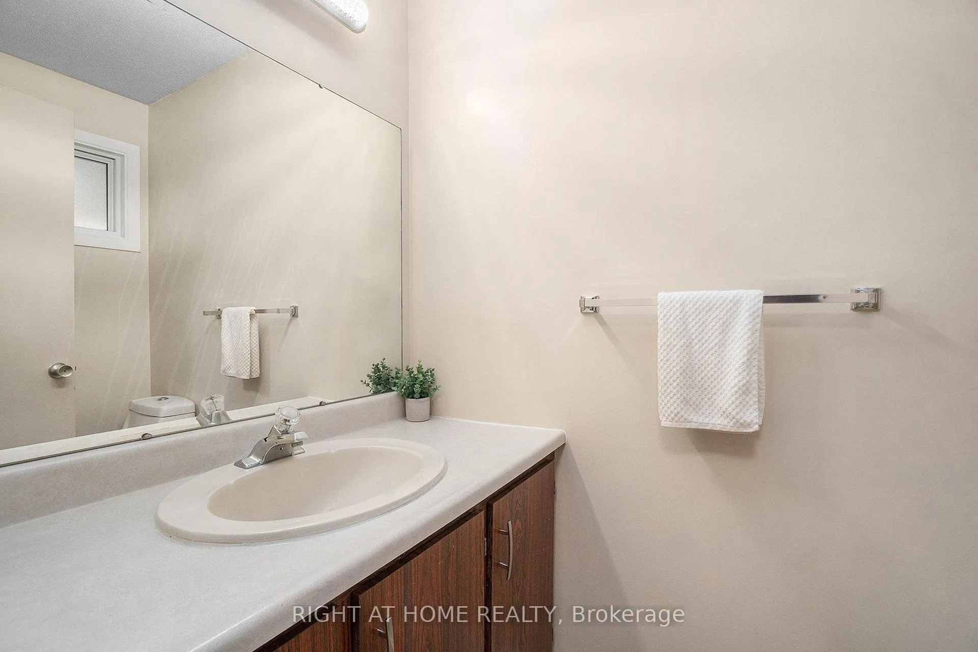 Photo 8 of Unit 59, 2939 Fairlea Crescent, Ottawa, Heron Gate/Industrial Park — HOMEH