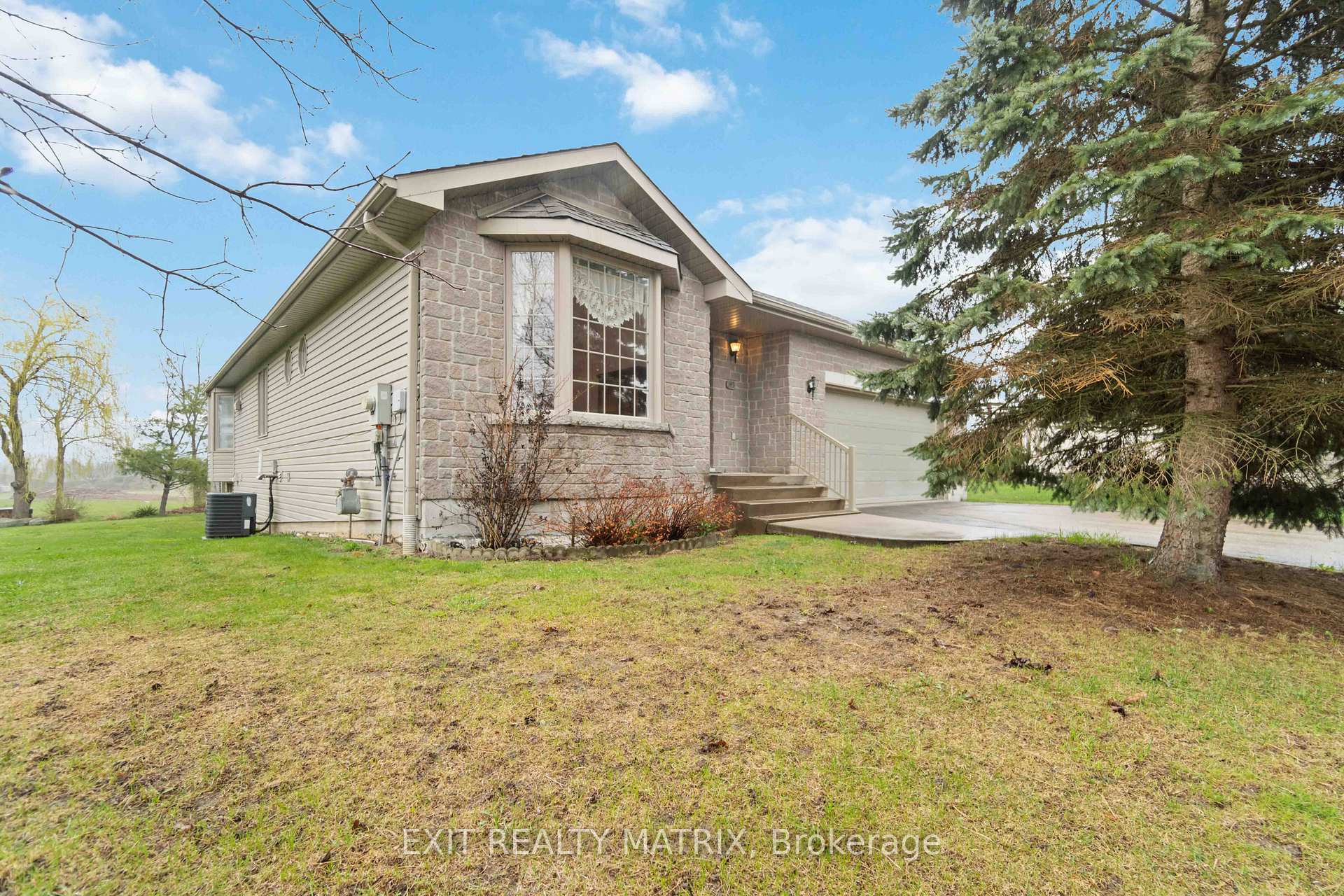 Photo 4 of 145 Garfield Street S, Gananoque — HOMEH