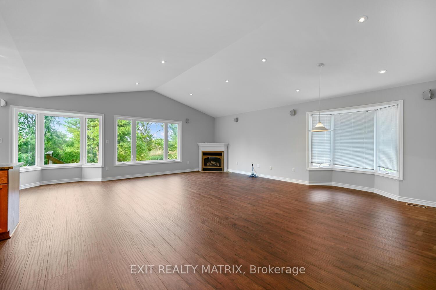 Photo 10 of 145 Garfield Street S, Gananoque — HOMEH