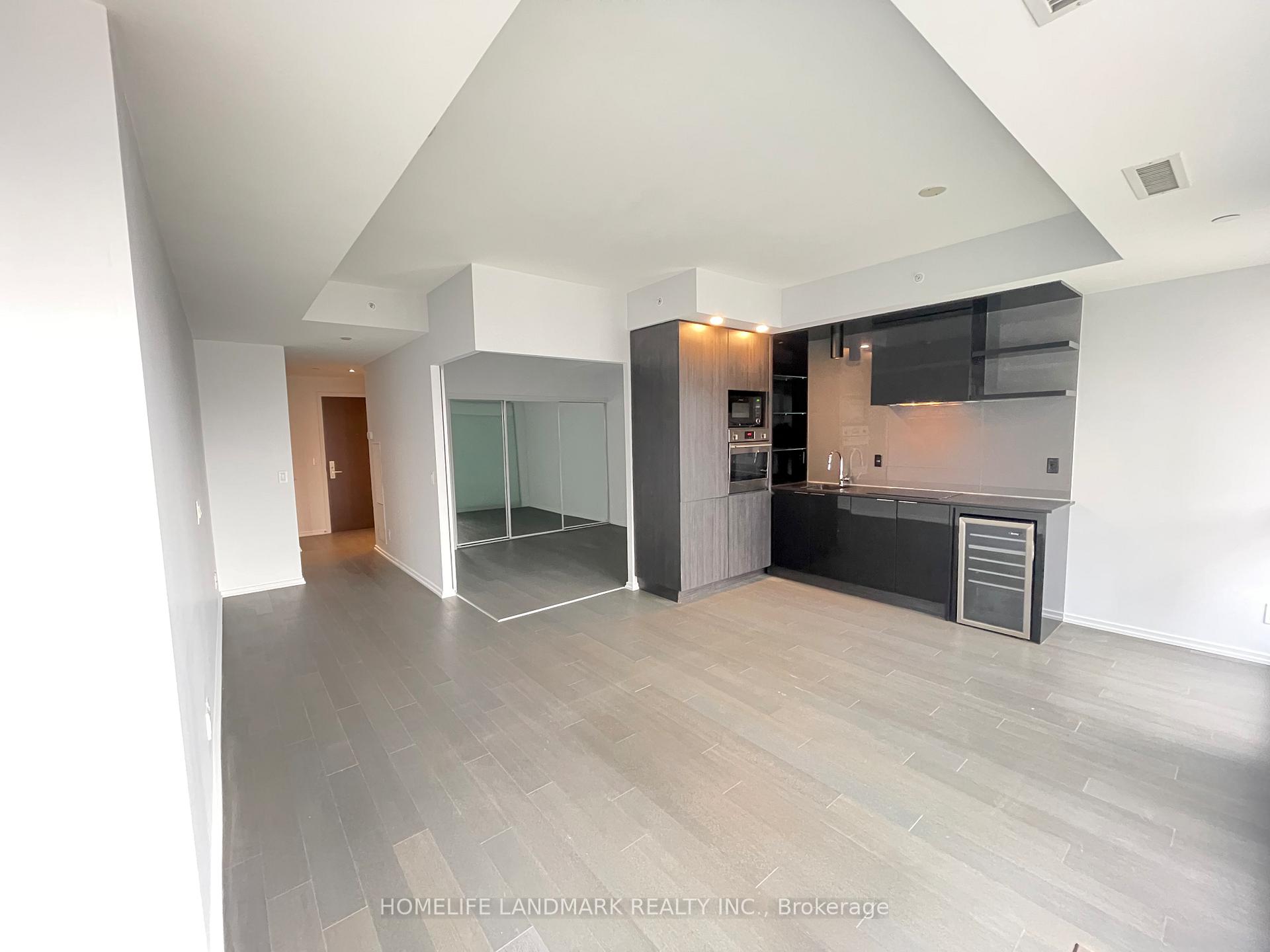 Front of Unit 2202, 70 Temperance Street