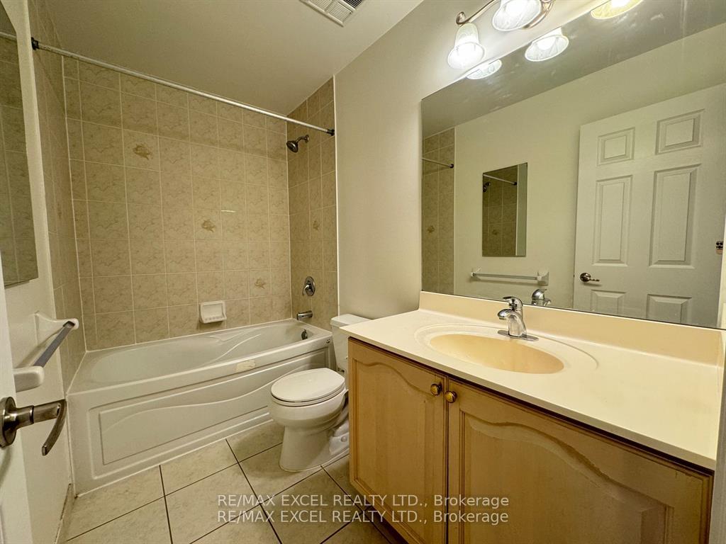 Photo 13 of 8 Legends Way, Markham, Unionville — HOMEH