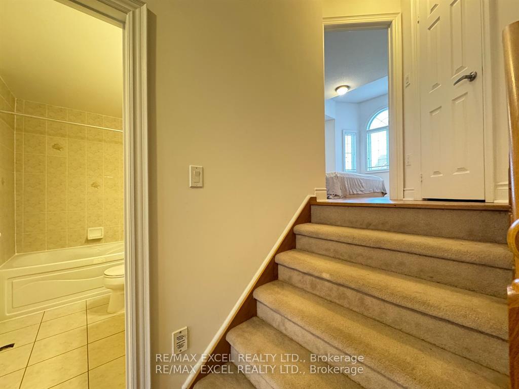 Photo 14 of 8 Legends Way, Markham, Unionville — HOMEH