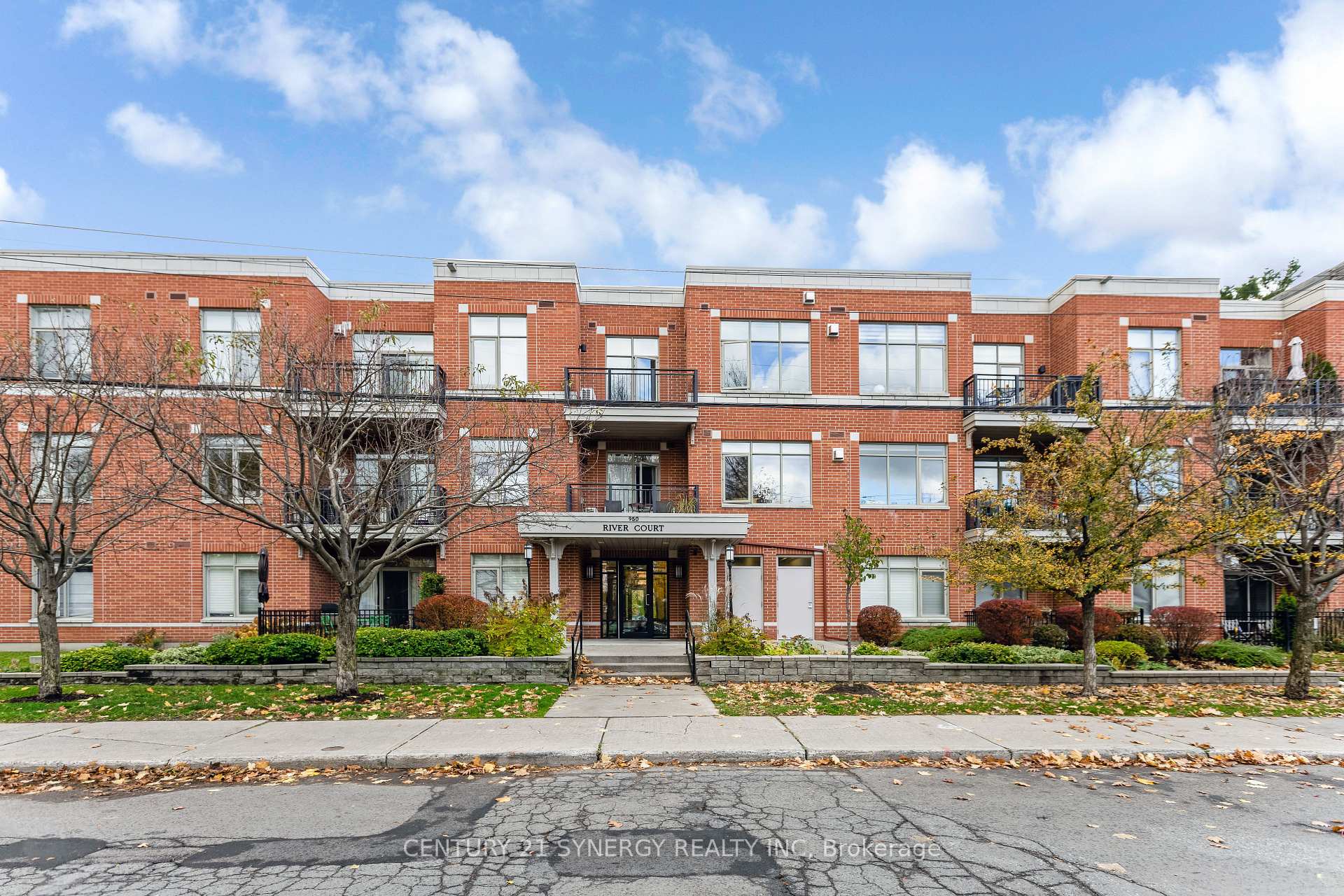 Front of Unit 311, 950 Marguerite Avenue