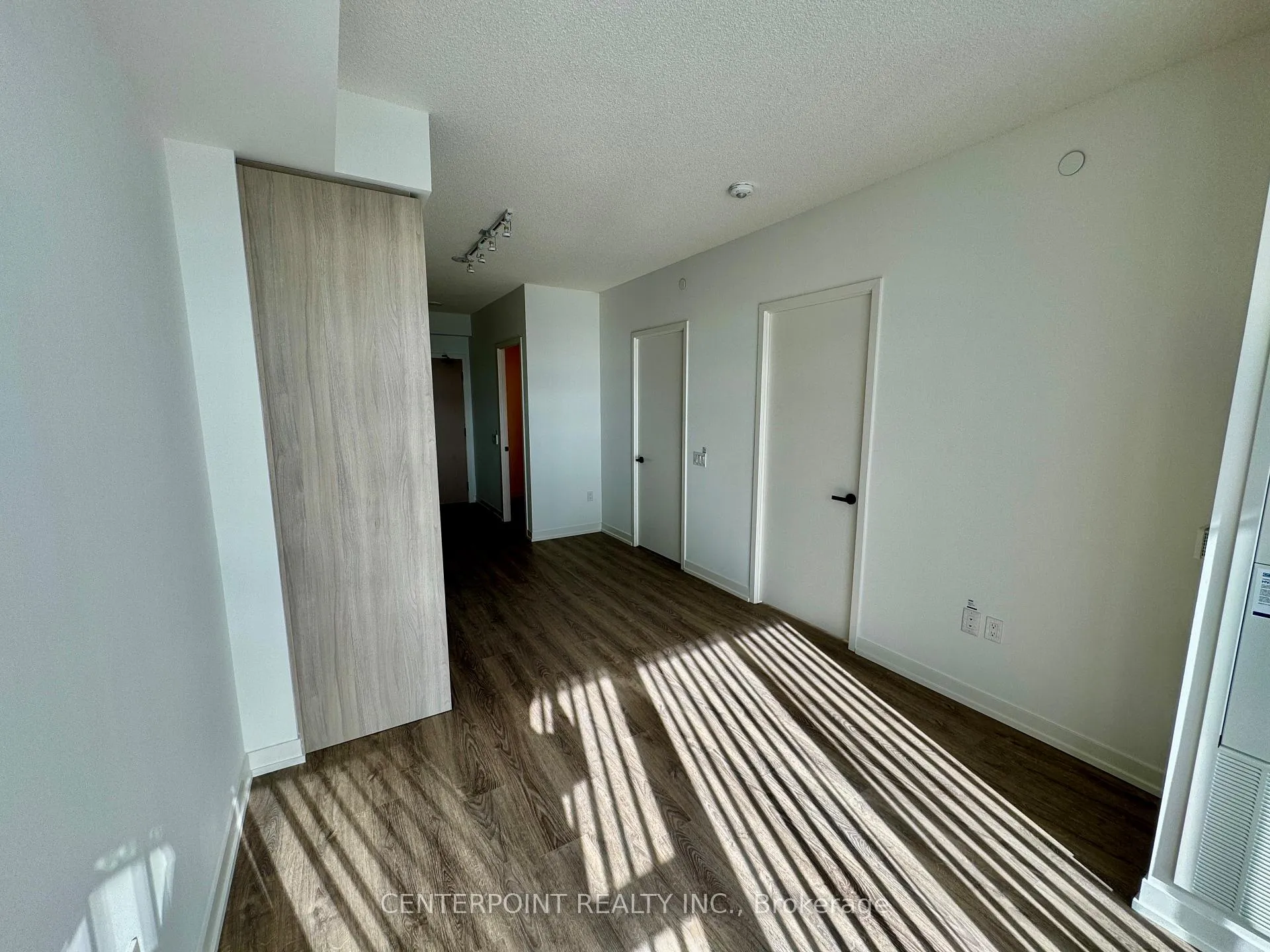 Photo 3 of Unit 810, 8 Interchange Way, Vaughan, Vaughan Corporate Centre — HOMEH