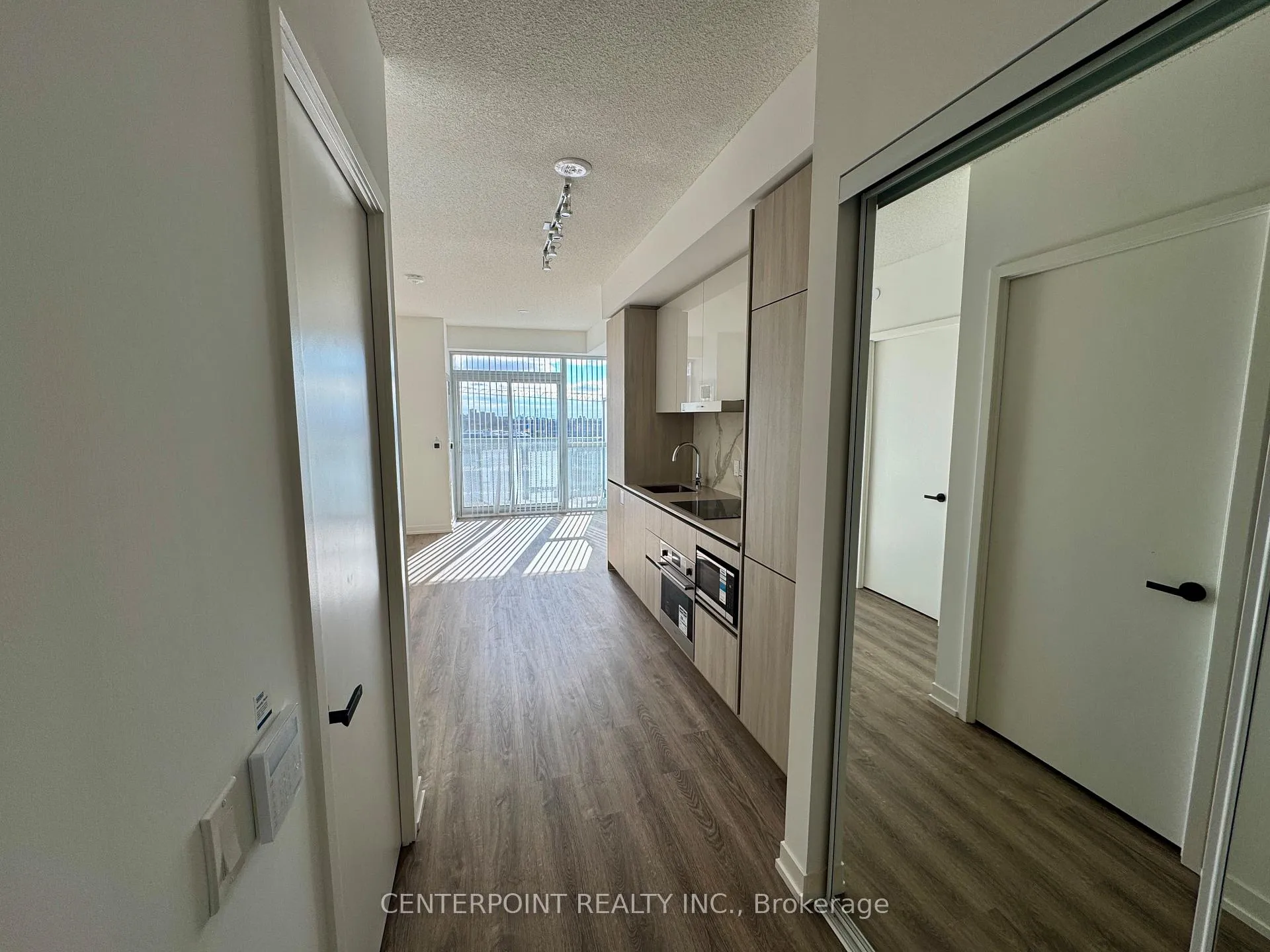 Photo 4 of Unit 810, 8 Interchange Way, Vaughan, Vaughan Corporate Centre — HOMEH
