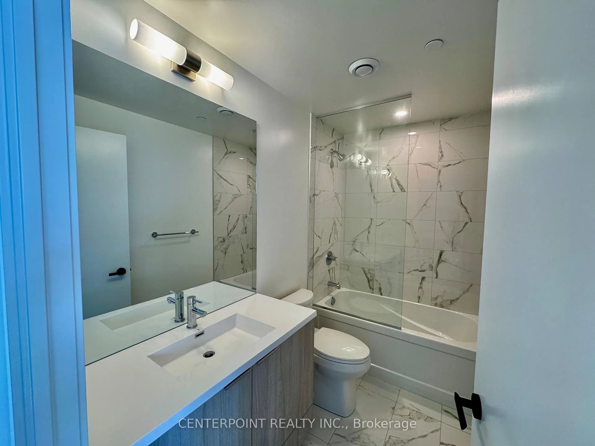 Photo 9 of Unit 810, 8 Interchange Way, Vaughan, Vaughan Corporate Centre — HOMEH