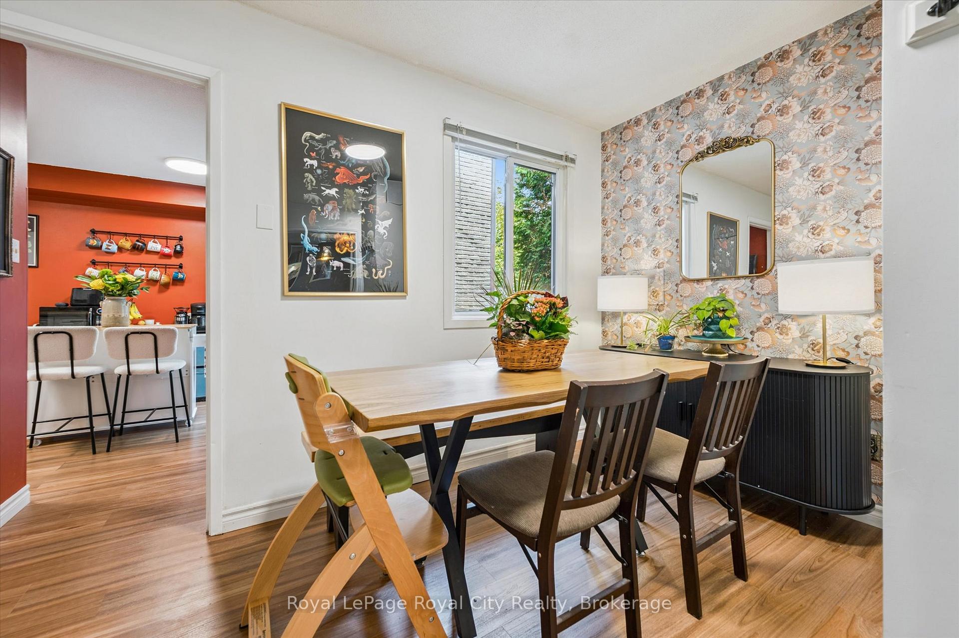 Photo 4 of 406 Scottsdale Drive, Guelph, Dovercliffe Park/Old University — HOMEH