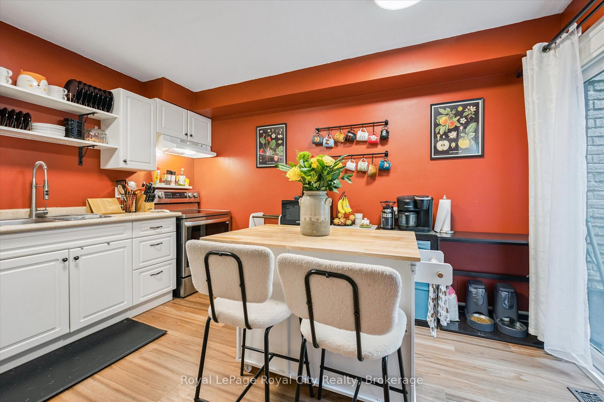 Photo 5 of 406 Scottsdale Drive, Guelph, Dovercliffe Park/Old University — HOMEH