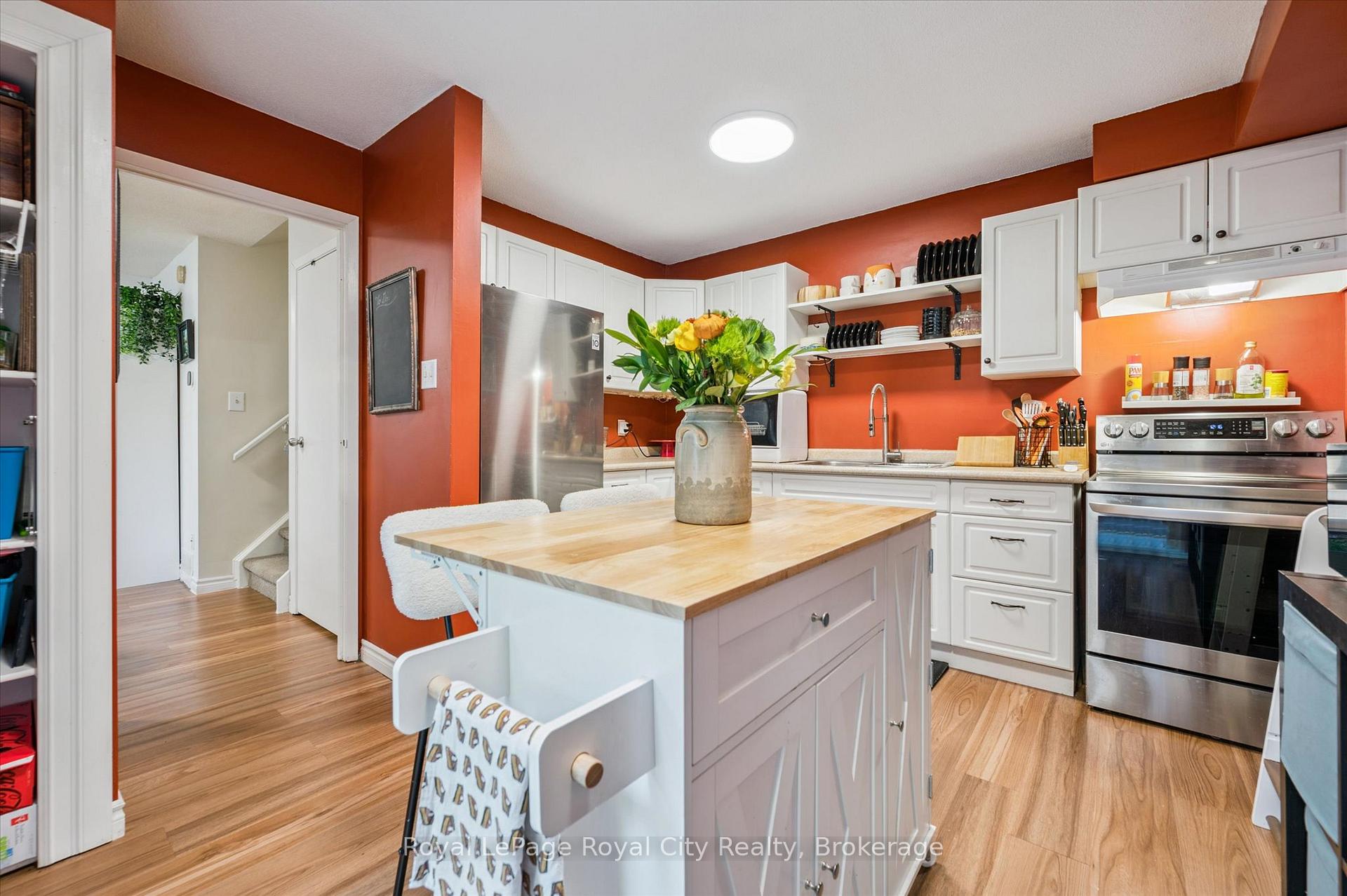 Photo 6 of 406 Scottsdale Drive, Guelph, Dovercliffe Park/Old University — HOMEH