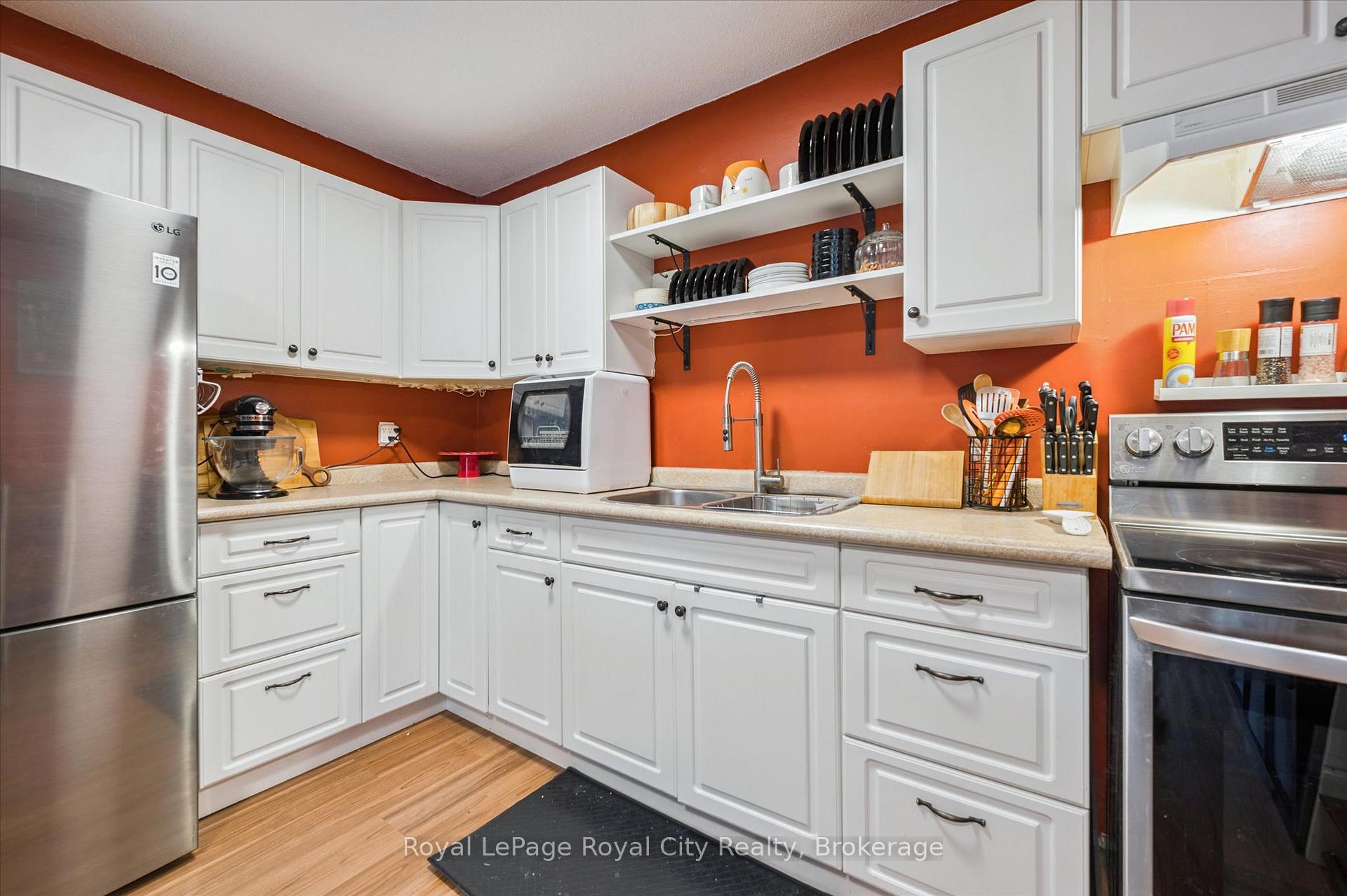Photo 7 of 406 Scottsdale Drive, Guelph, Dovercliffe Park/Old University — HOMEH