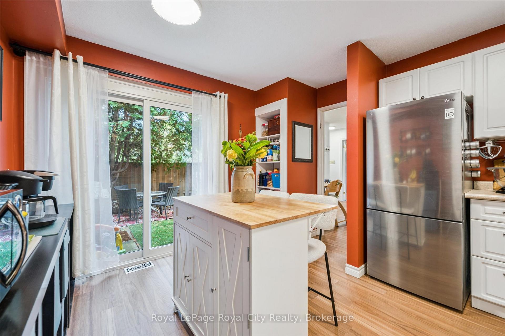 Photo 8 of 406 Scottsdale Drive, Guelph, Dovercliffe Park/Old University — HOMEH