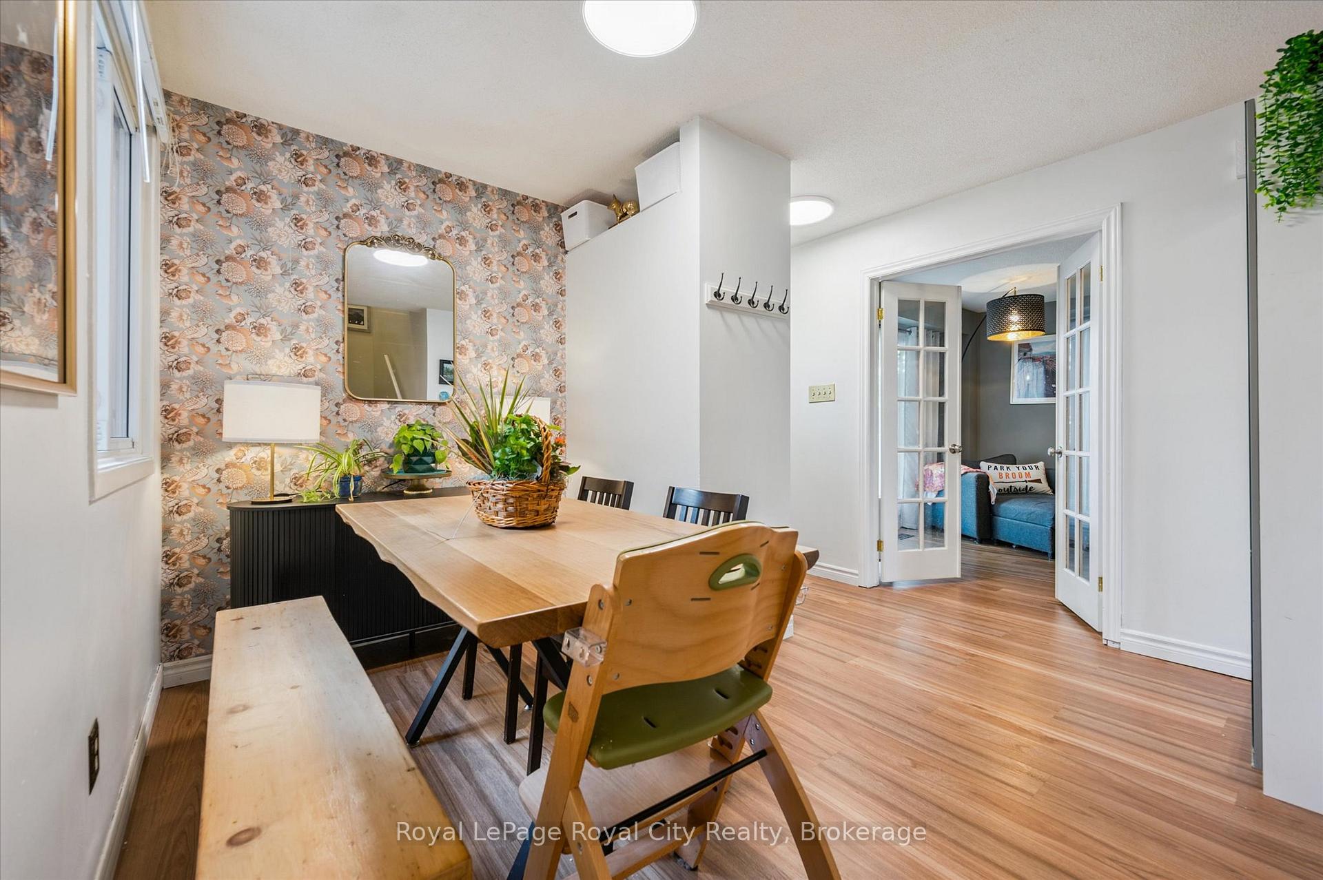 Photo 9 of 406 Scottsdale Drive, Guelph, Dovercliffe Park/Old University — HOMEH
