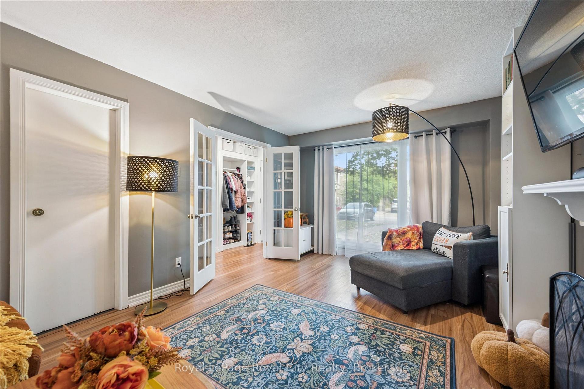 Photo 15 of 406 Scottsdale Drive, Guelph, Dovercliffe Park/Old University — HOMEH
