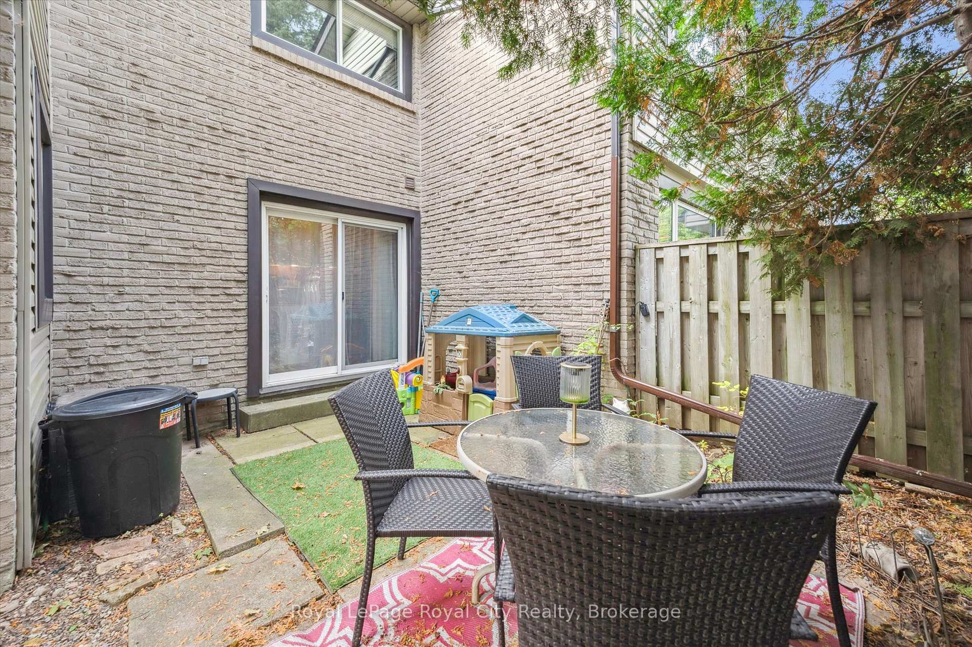 Photo 32 of 406 Scottsdale Drive, Guelph, Dovercliffe Park/Old University — HOMEH