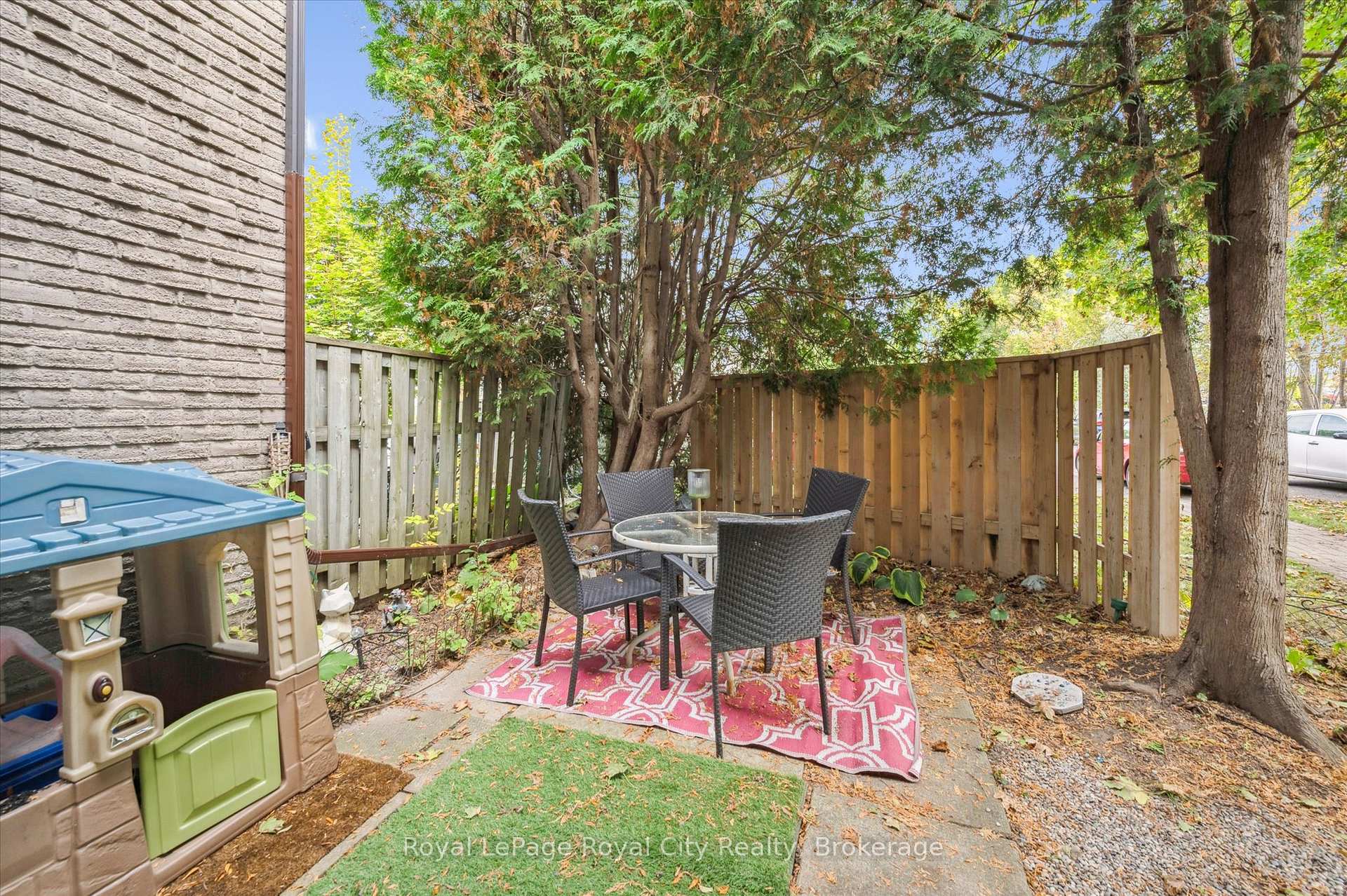 Photo 33 of 406 Scottsdale Drive, Guelph, Dovercliffe Park/Old University — HOMEH