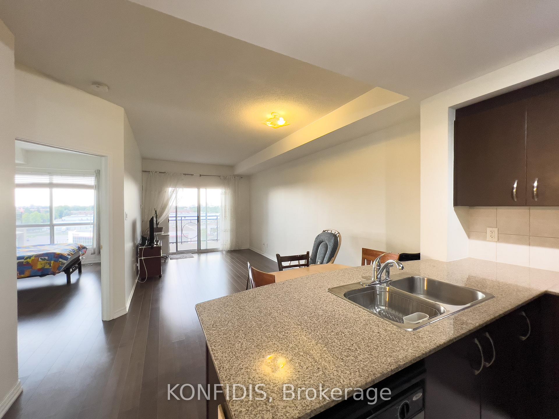 Photo 3 of Unit 702, 8 Maison Parc Court, Vaughan, Lakeview Estates — HOMEH