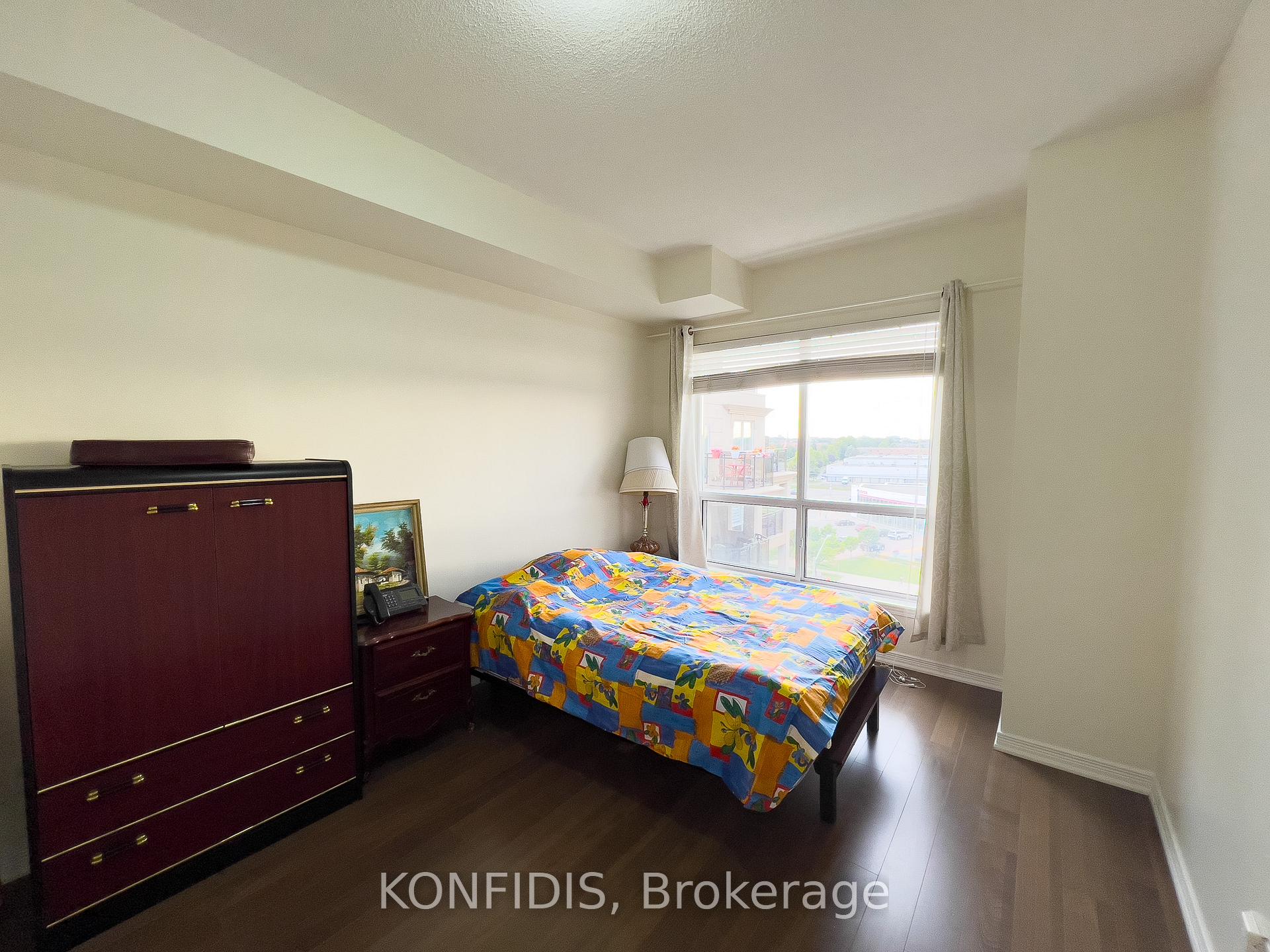 Photo 7 of Unit 702, 8 Maison Parc Court, Vaughan, Lakeview Estates — HOMEH