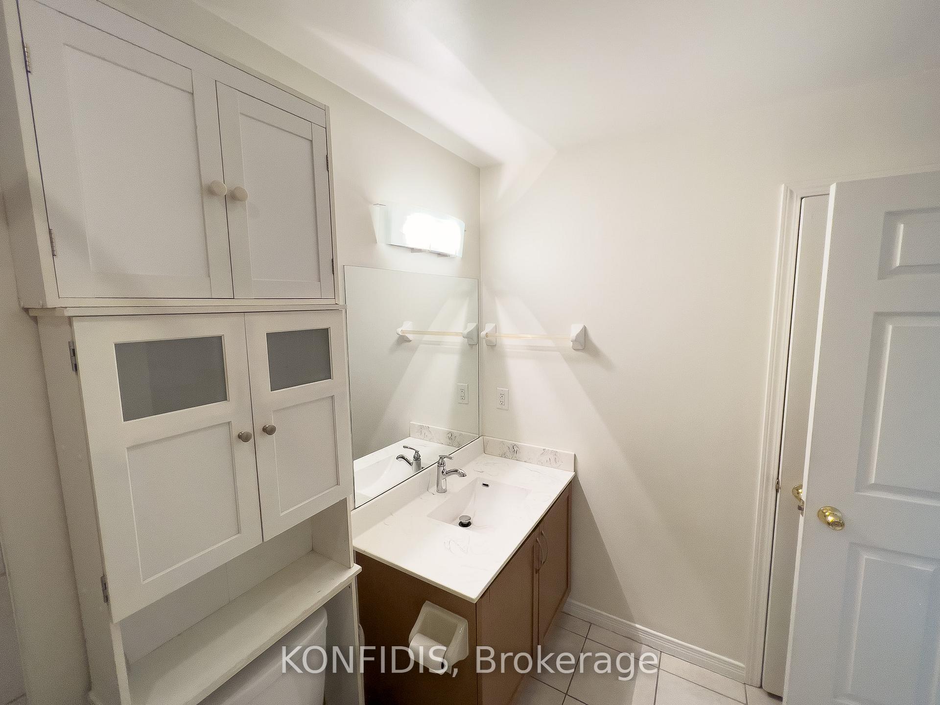Photo 8 of Unit 702, 8 Maison Parc Court, Vaughan, Lakeview Estates — HOMEH