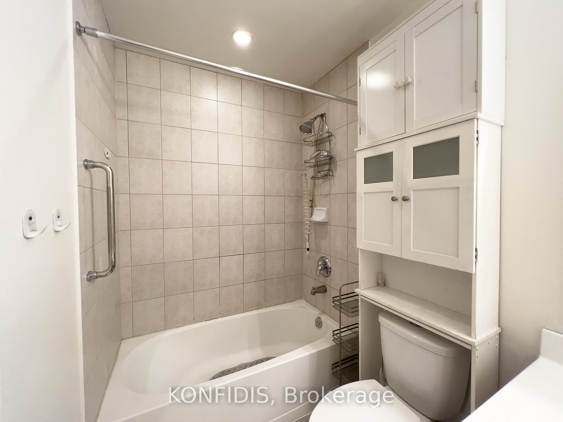 Photo 9 of Unit 702, 8 Maison Parc Court, Vaughan, Lakeview Estates — HOMEH