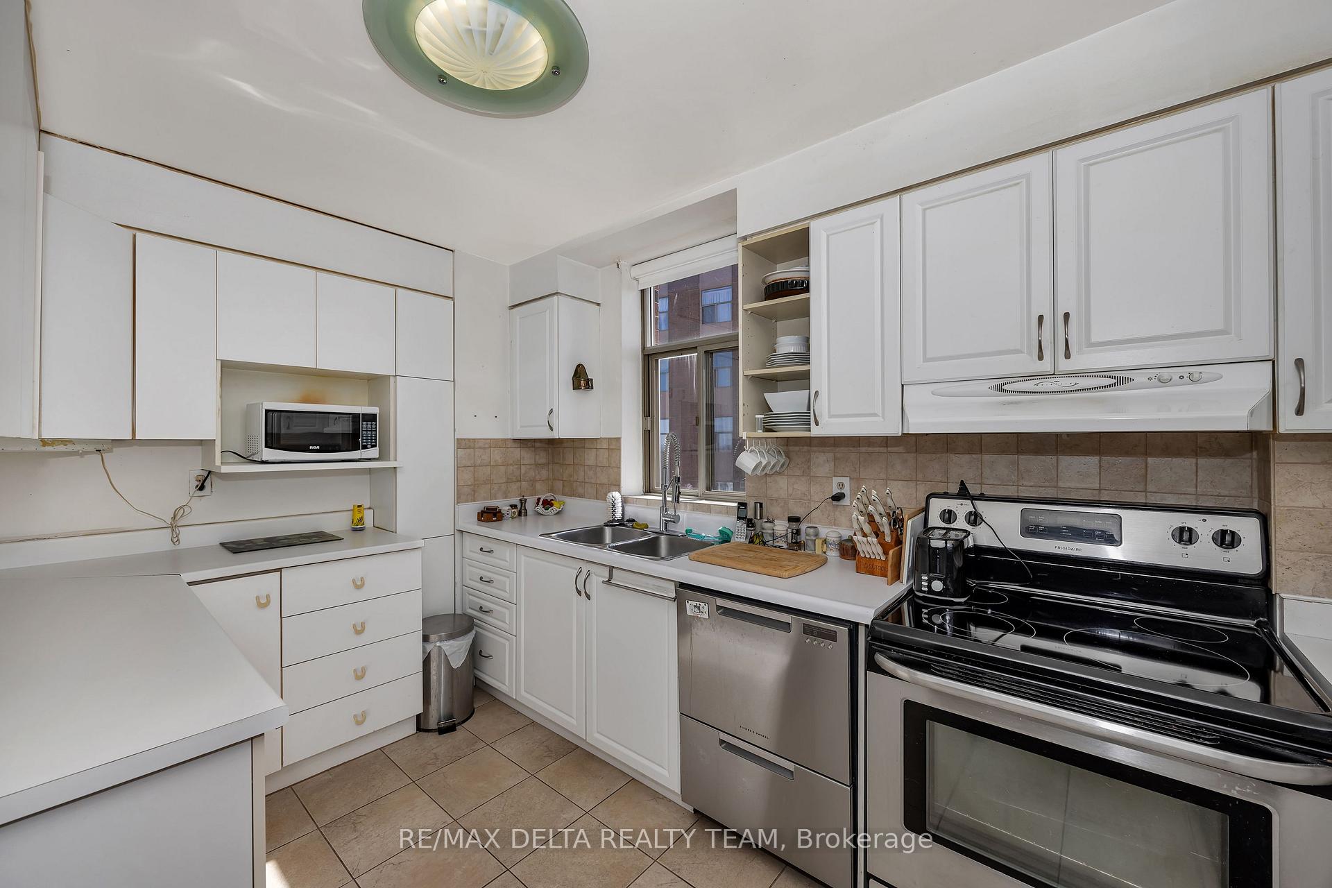 Photo 14 of Unit 1203, 2759 Carousel Crescent, Ottawa, Emerald Woods/Sawmill Creek — HOMEH