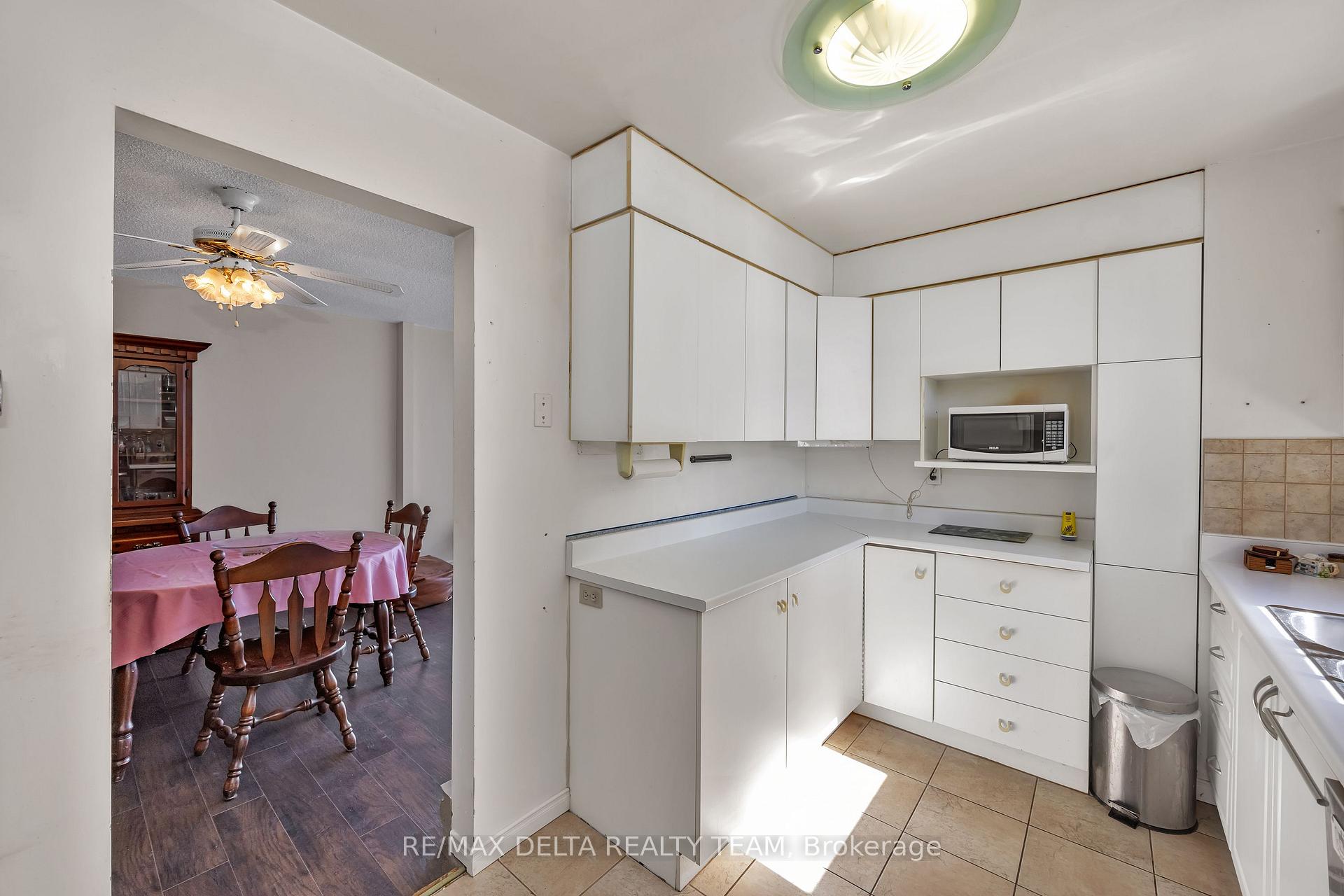 Photo 15 of Unit 1203, 2759 Carousel Crescent, Ottawa, Emerald Woods/Sawmill Creek — HOMEH