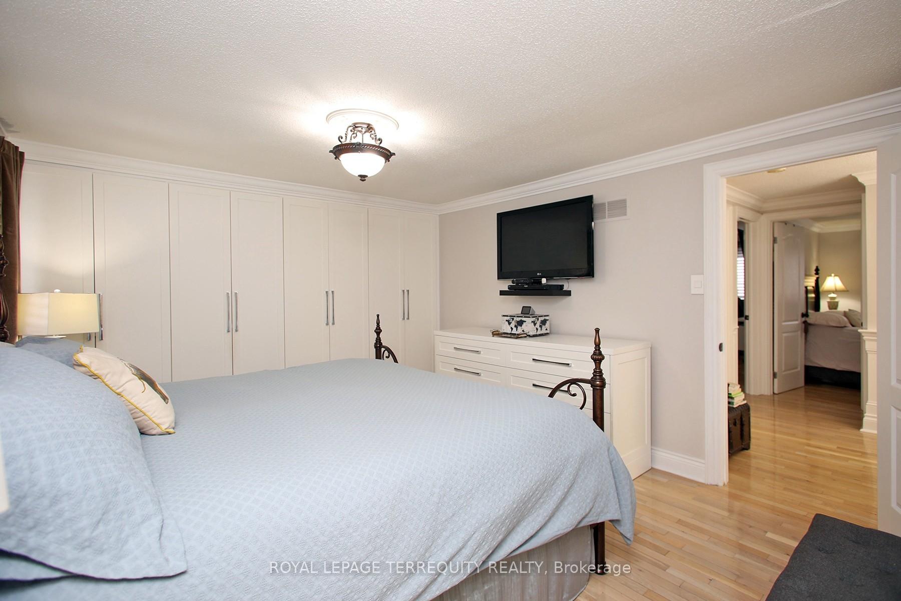 Photo 18 of 40 Large Crescent, Ajax, Central — HOMEH