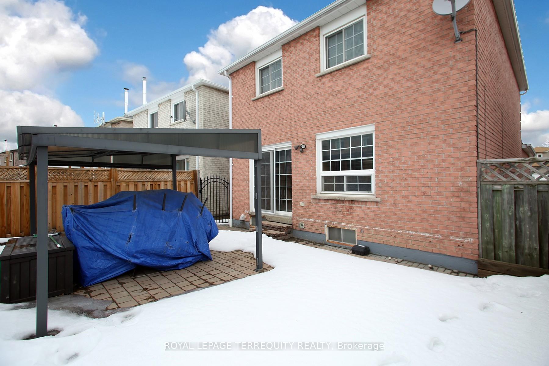Photo 32 of 40 Large Crescent, Ajax, Central — HOMEH