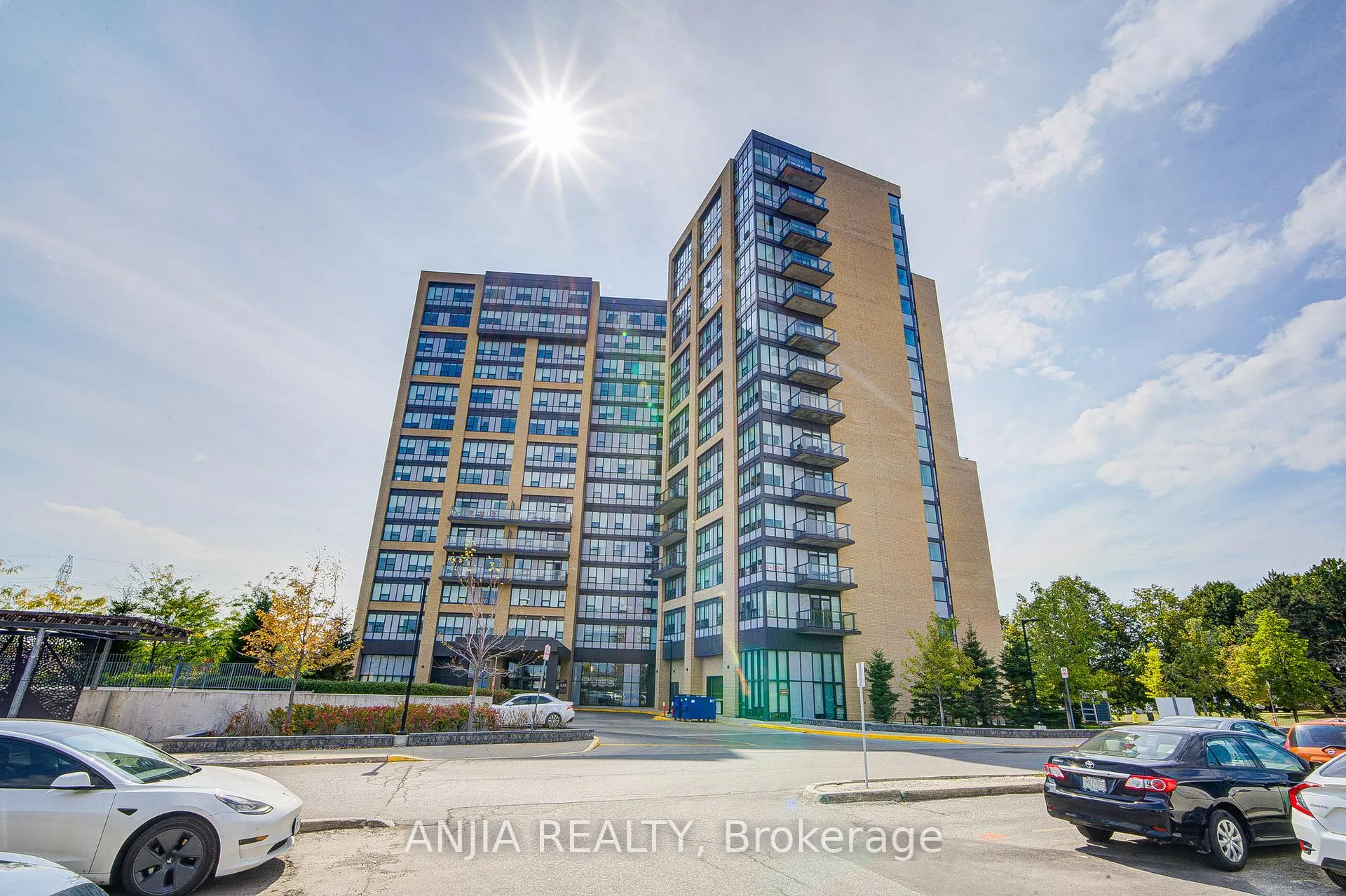 Front of Unit 1213, 1028 McNicoll Avenue