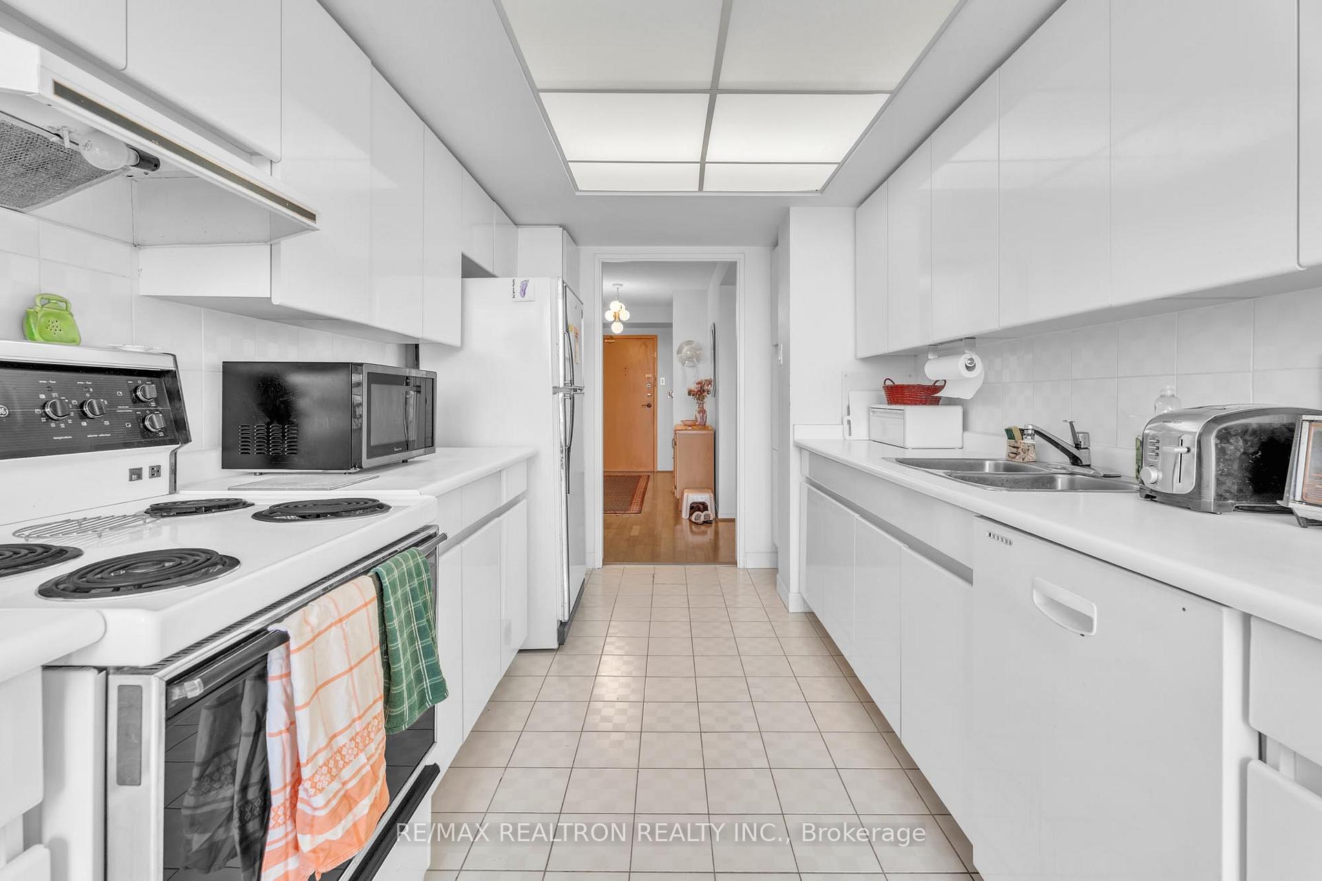 Photo 9 of Unit 411, 7825 Bayview Avenue, Markham, Aileen-Willowbrook — HOMEH