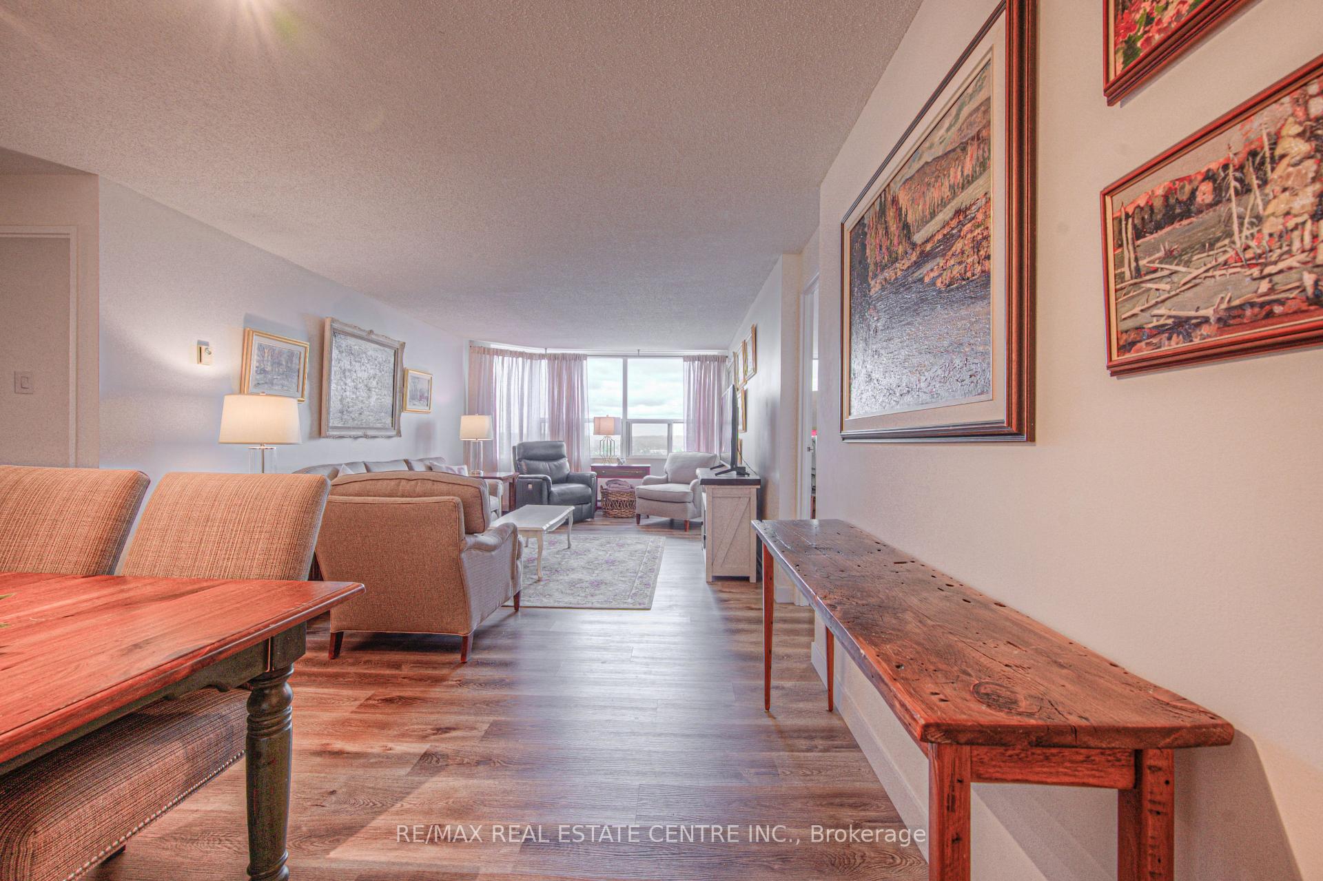 Front of Unit 1806, 55 Green Valley Drive W