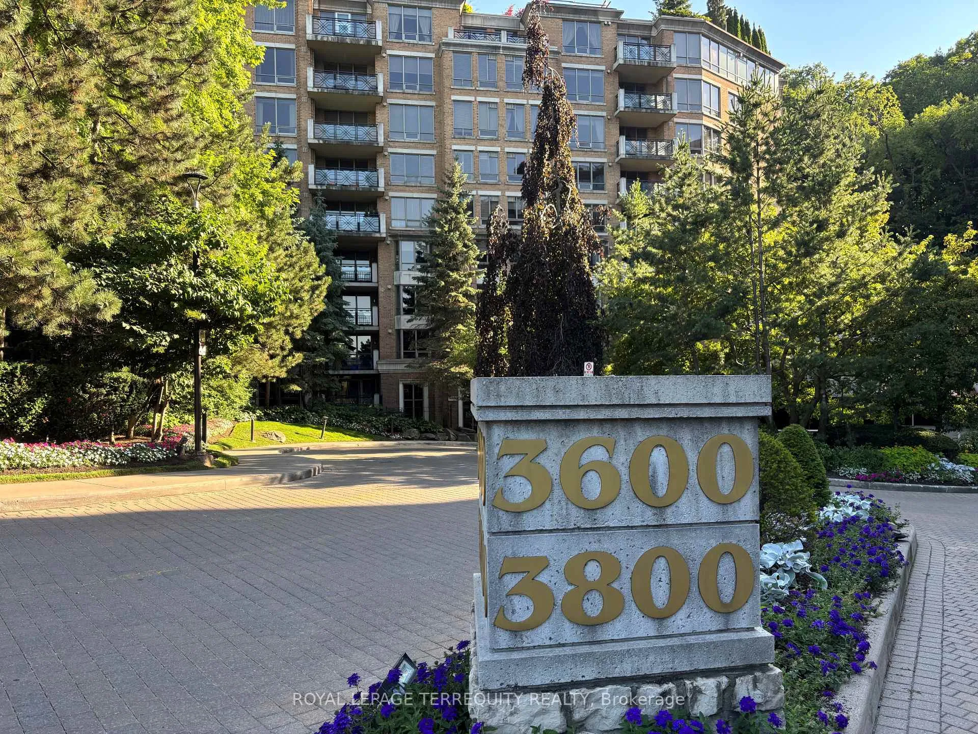 Front of Unit 524, 3600 Yonge Street