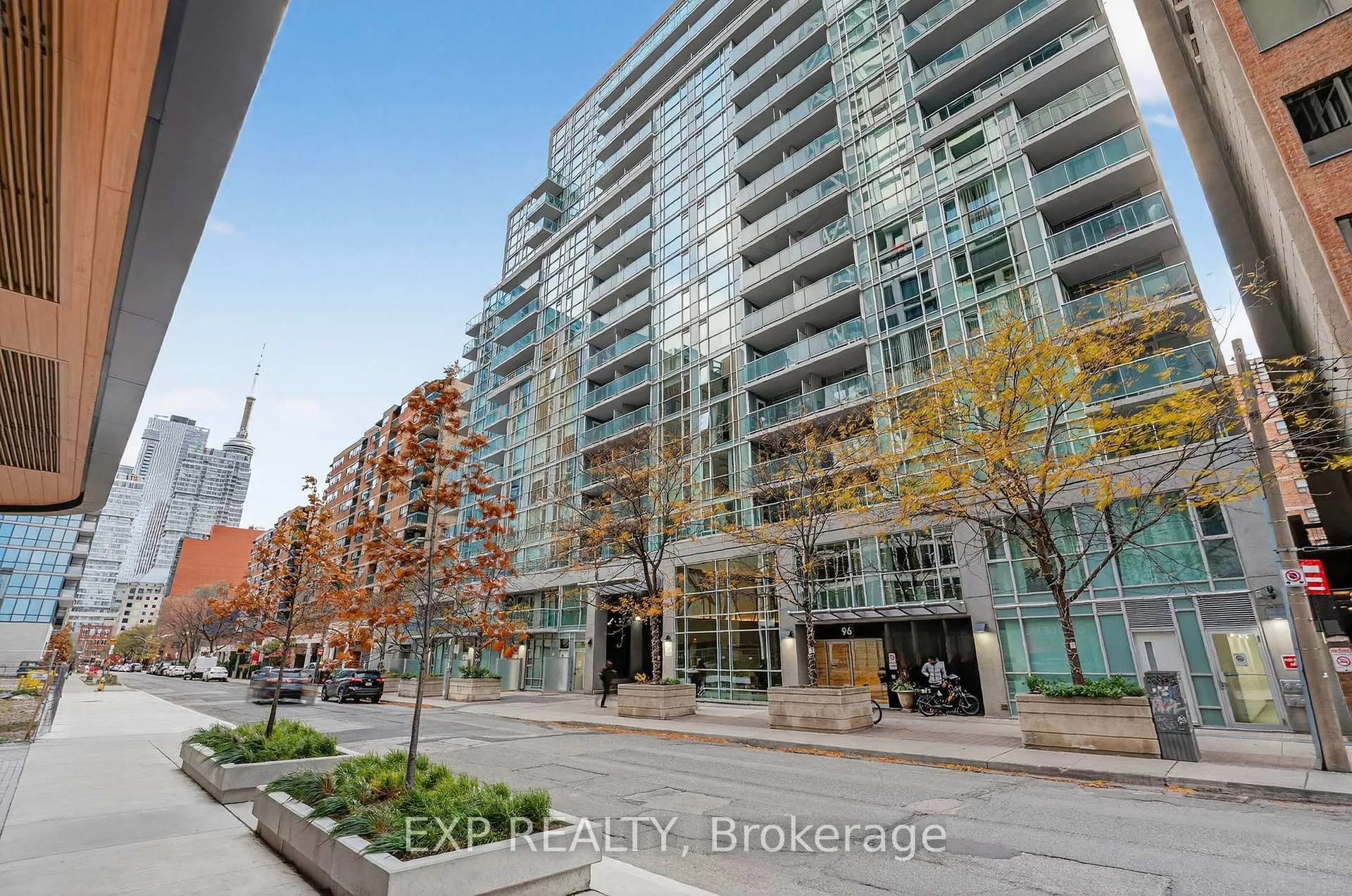Front of Unit 409, 96 St Patrick Street
