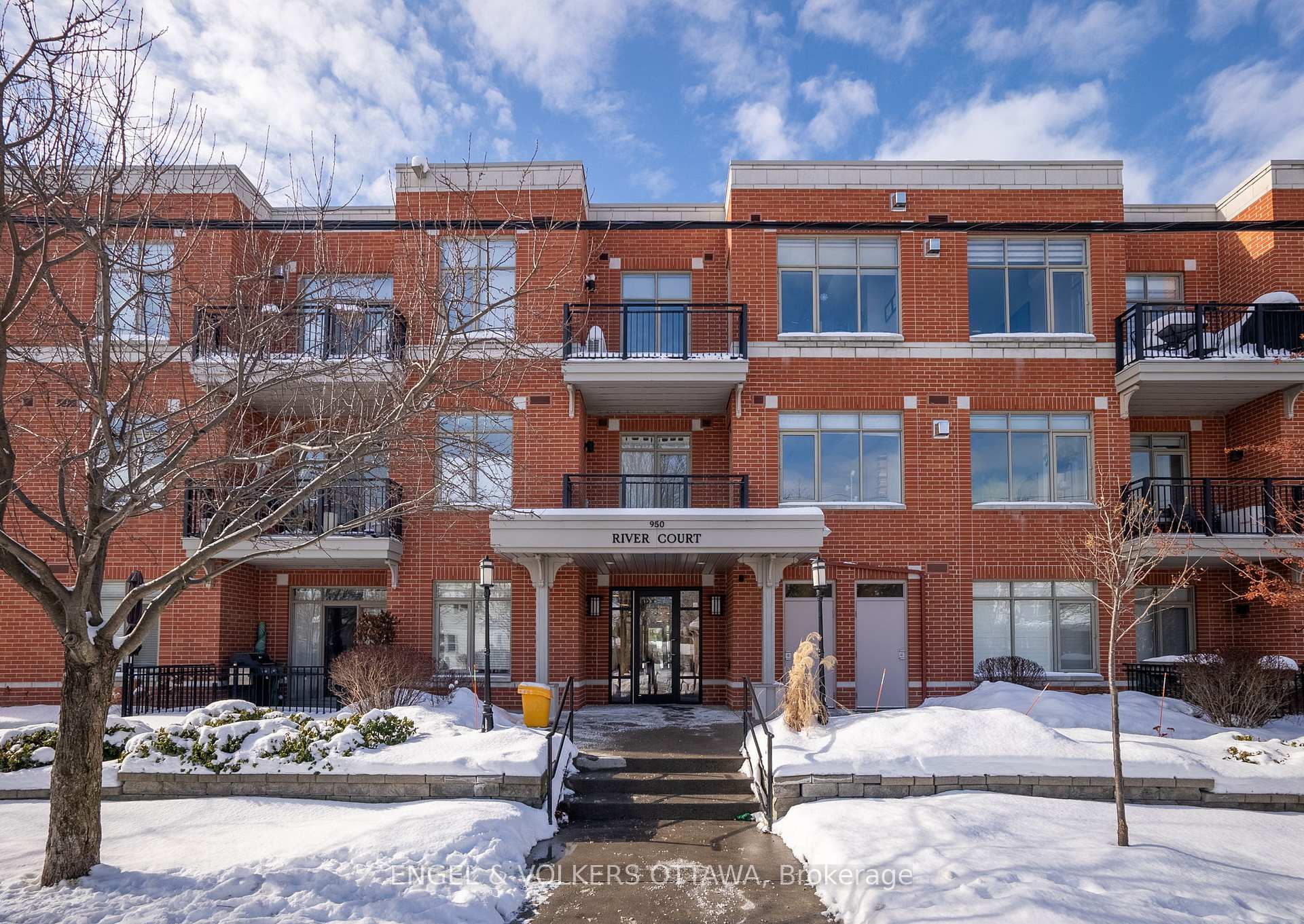 Front of Unit 111, 950 Marguerite Avenue