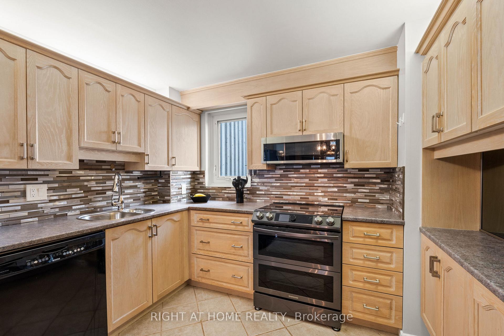 Photo 11 of Unit 1102, 1171 Ambleside Drive, Ottawa, Woodroffe — HOMEH