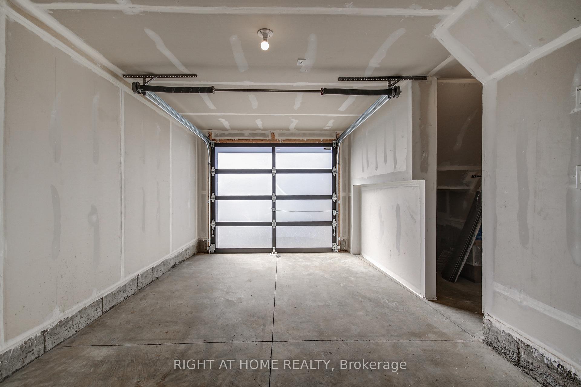 Photo 34 of Unit 13, 527 Shaver Road, Hamilton, Ancaster — HOMEH