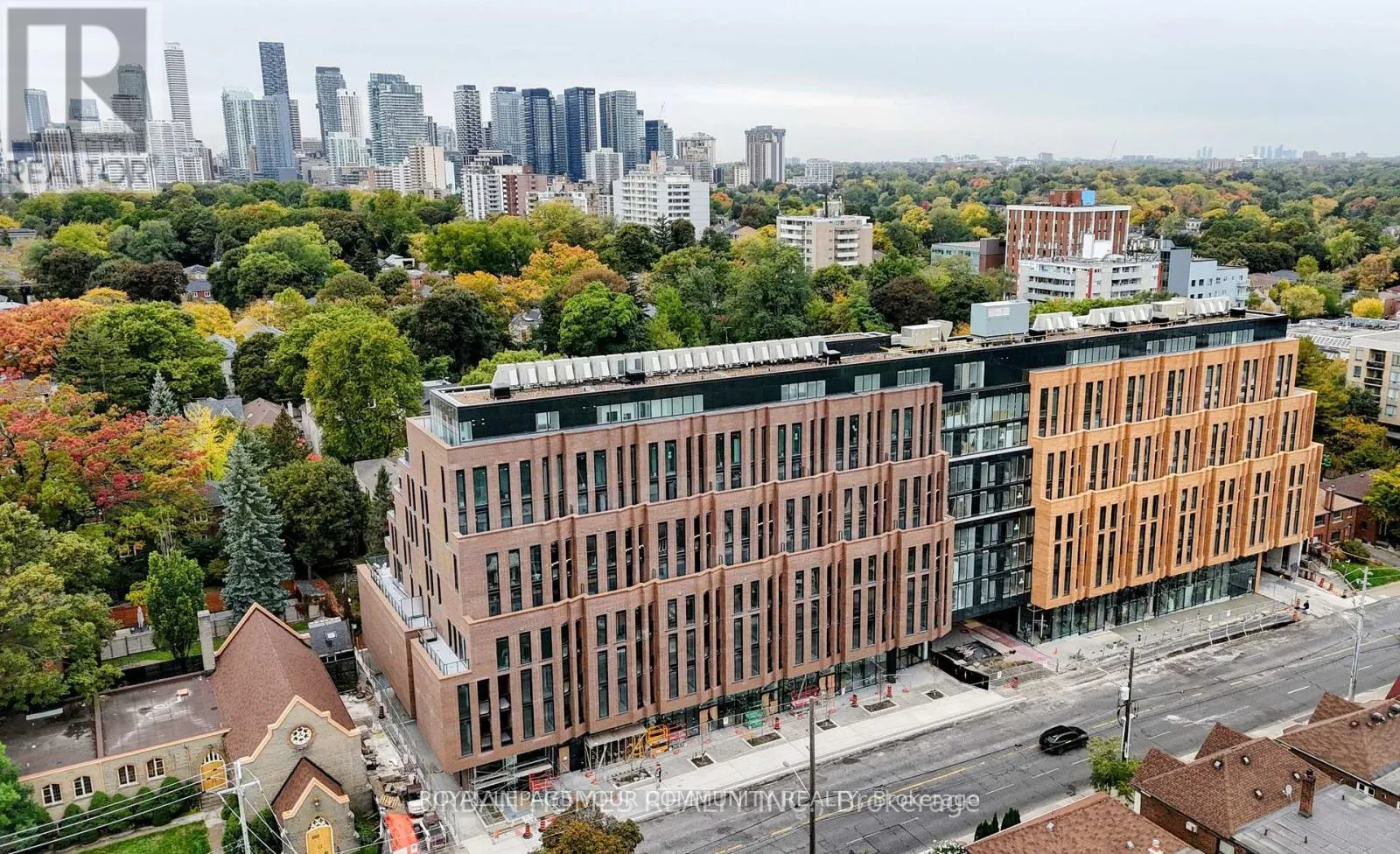 Photo 3 of Unit 702, 1720 Bayview Avenue, Toronto, Mount Pleasant East — HOMEH