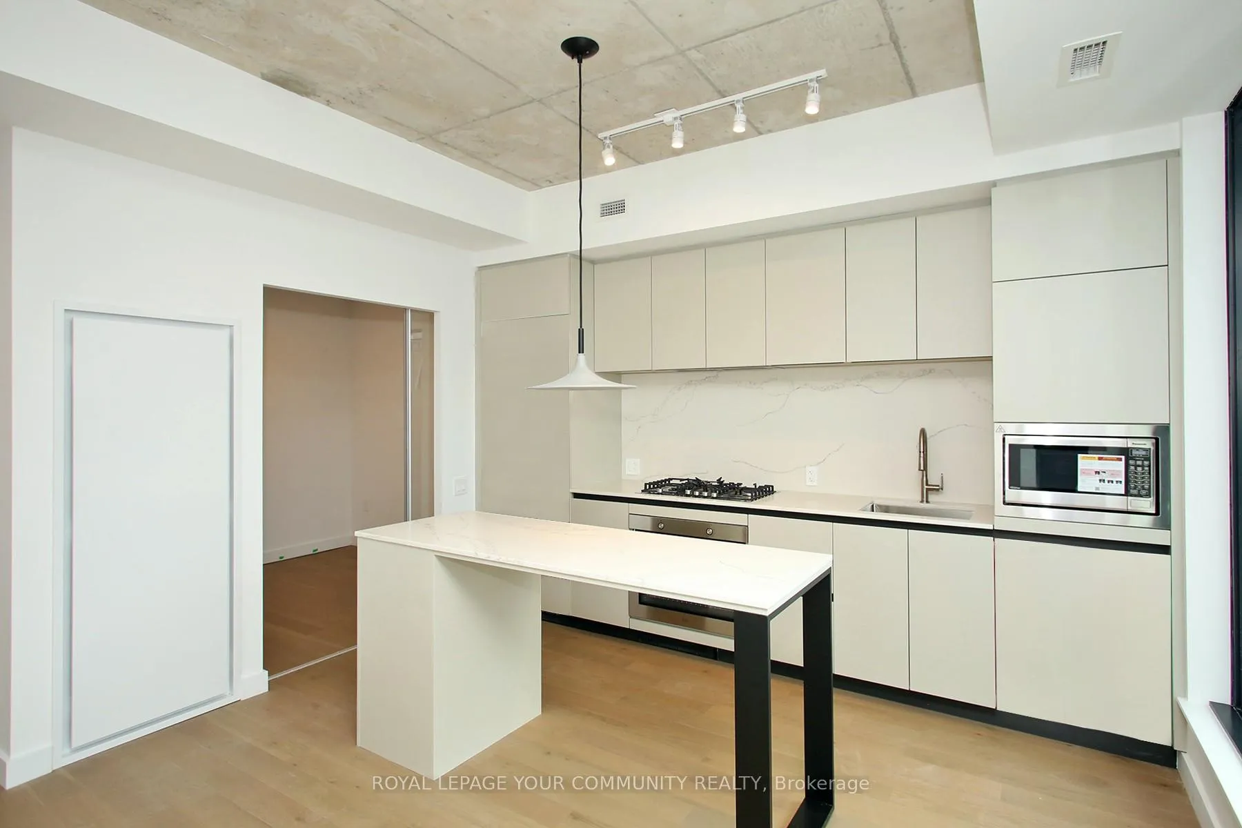 Photo 5 of Unit 702, 1720 Bayview Avenue, Toronto, Mount Pleasant East — HOMEH