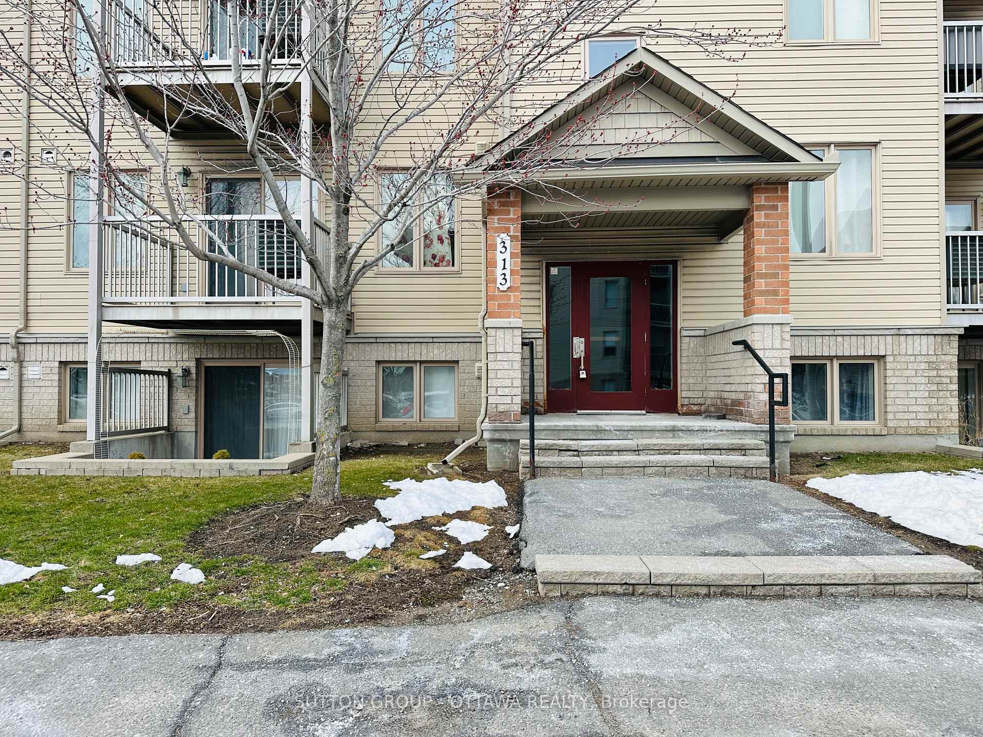 Photo 2 of Unit 4, 313 Cresthaven Drive, Ottawa, Barrhaven East — HOMEH