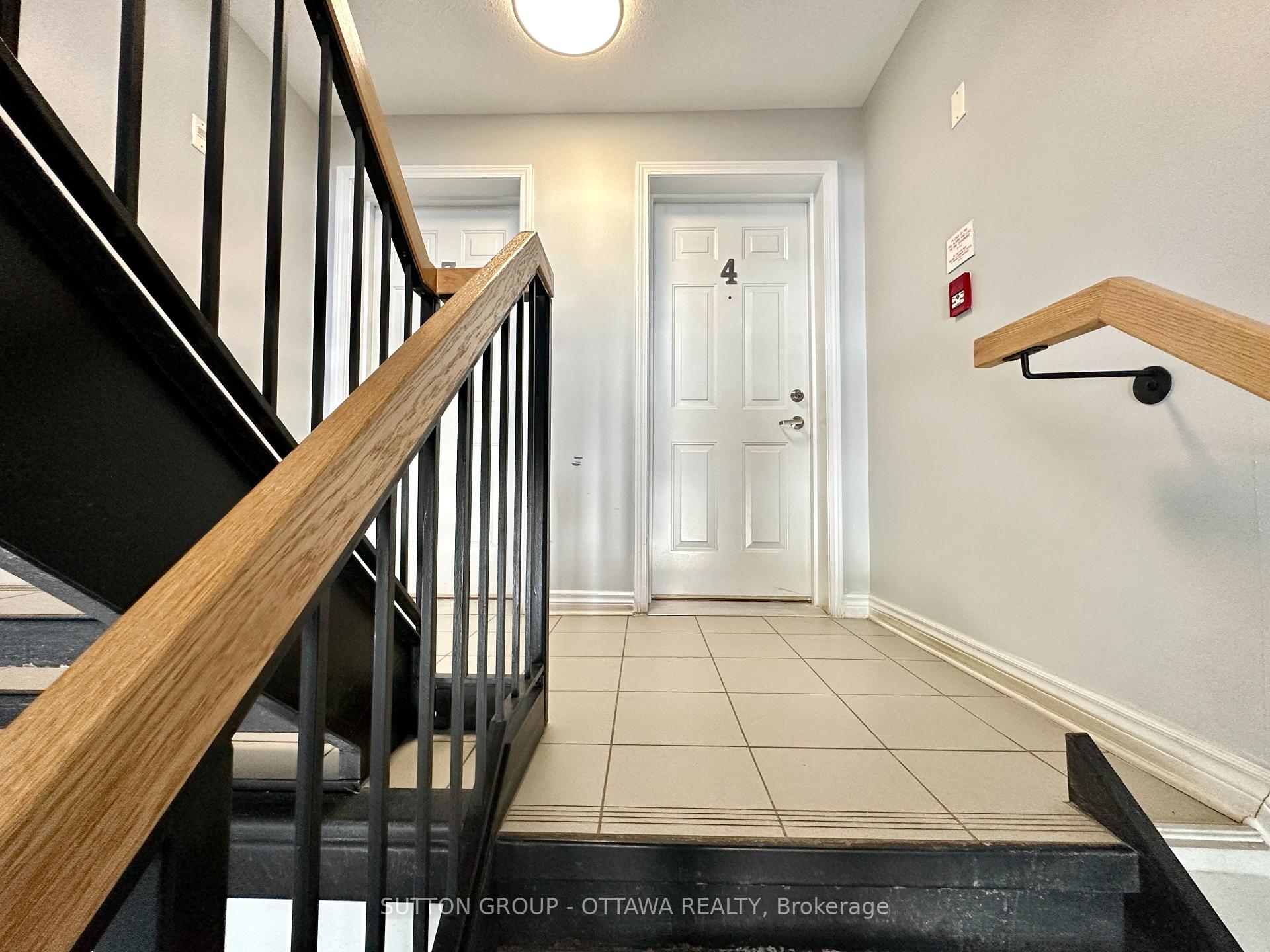 Photo 3 of Unit 4, 313 Cresthaven Drive, Ottawa, Barrhaven East — HOMEH