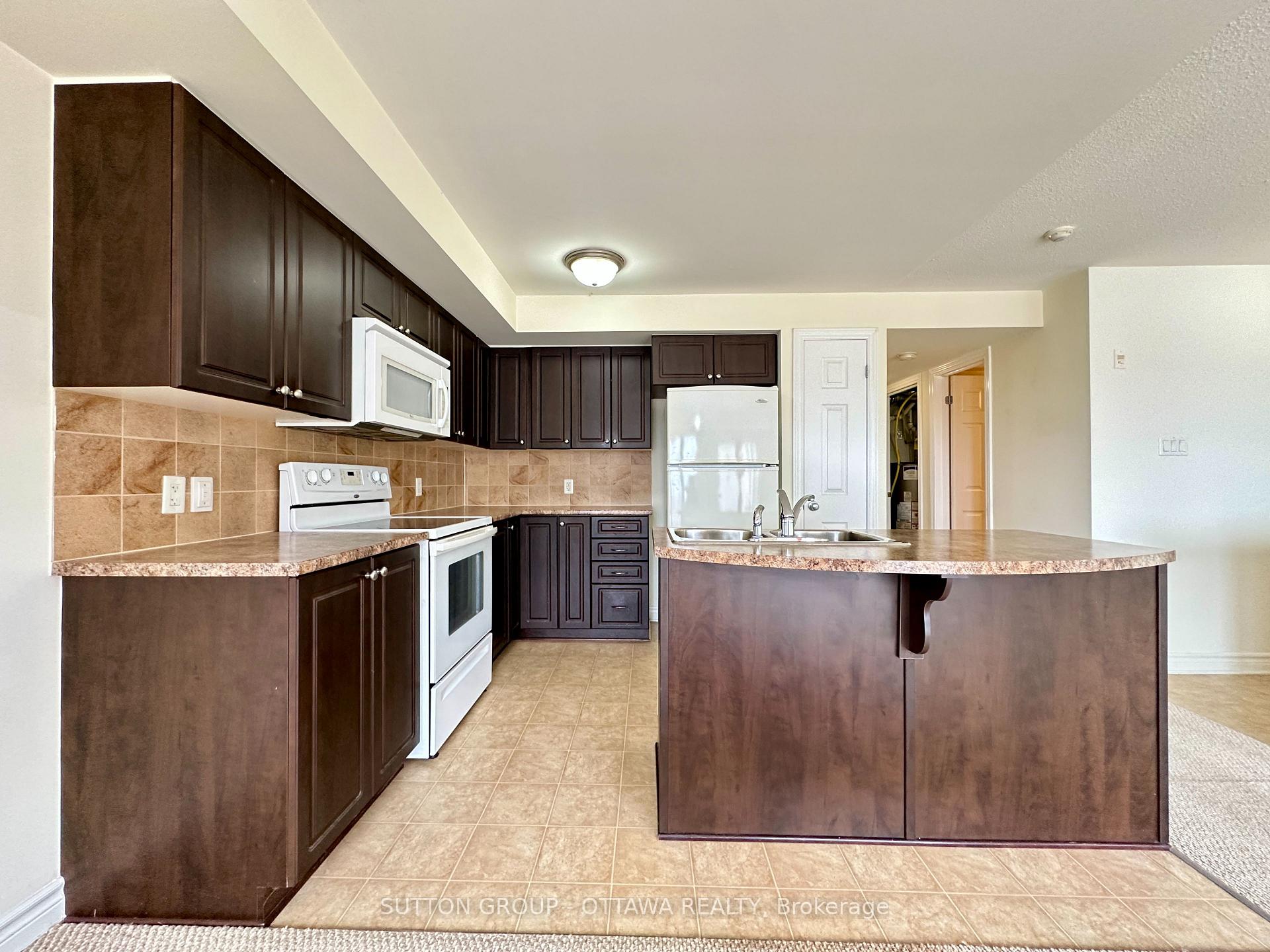 Photo 8 of Unit 4, 313 Cresthaven Drive, Ottawa, Barrhaven East — HOMEH